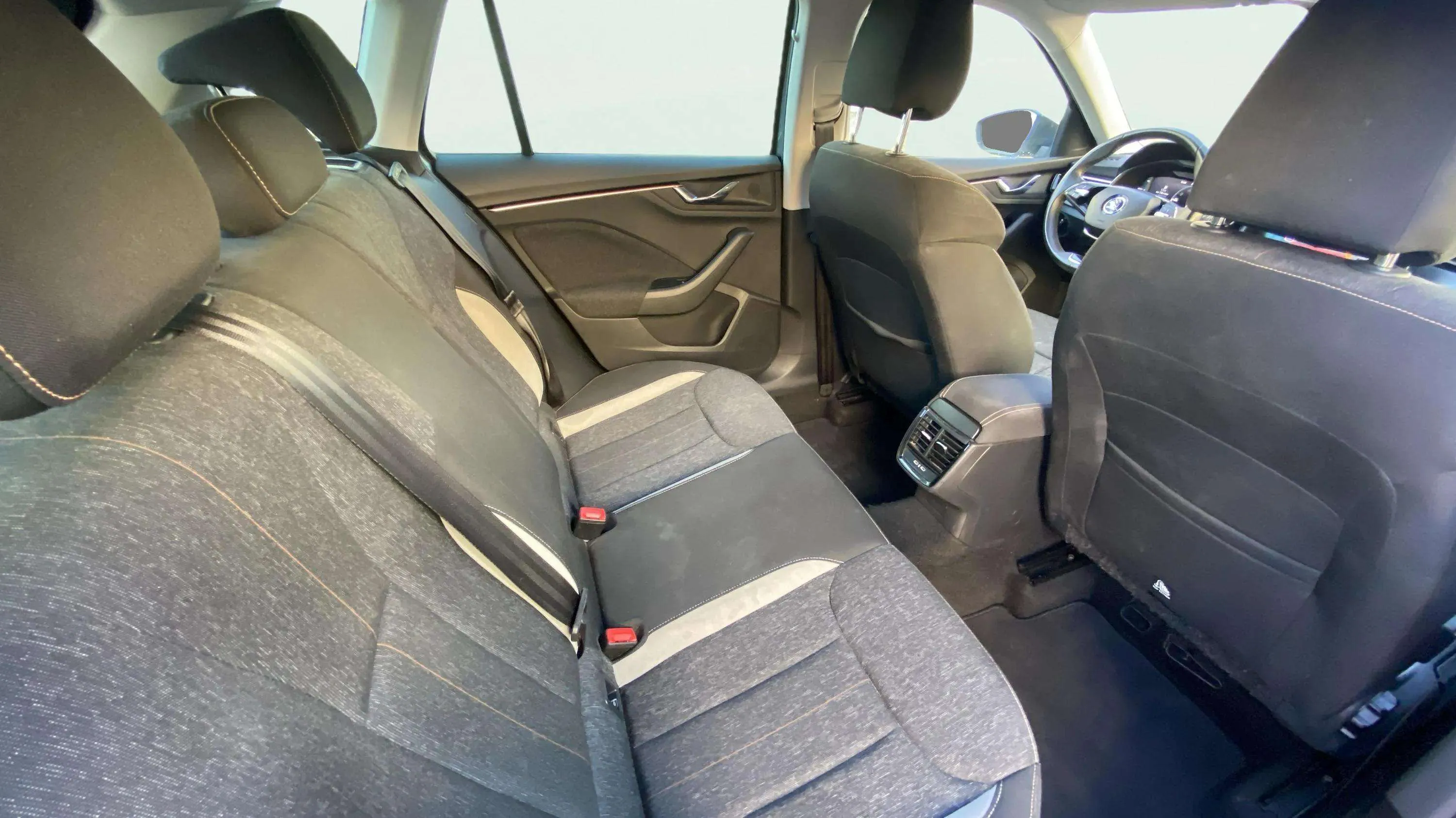 Škoda Kamiq 1.0 TSI Style - foto 16