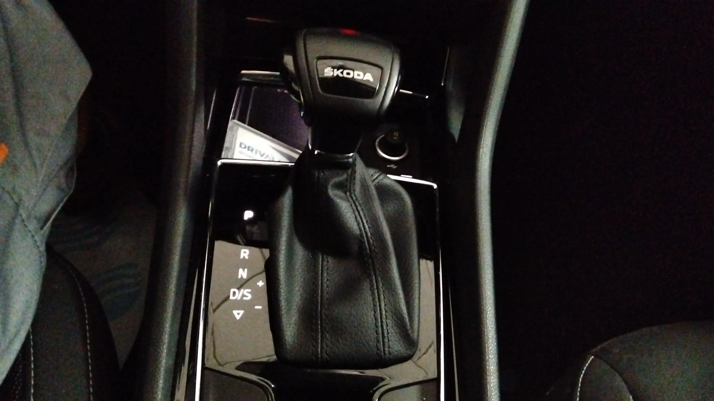 Škoda Karoq 2.0 TDI Ambition - foto 10