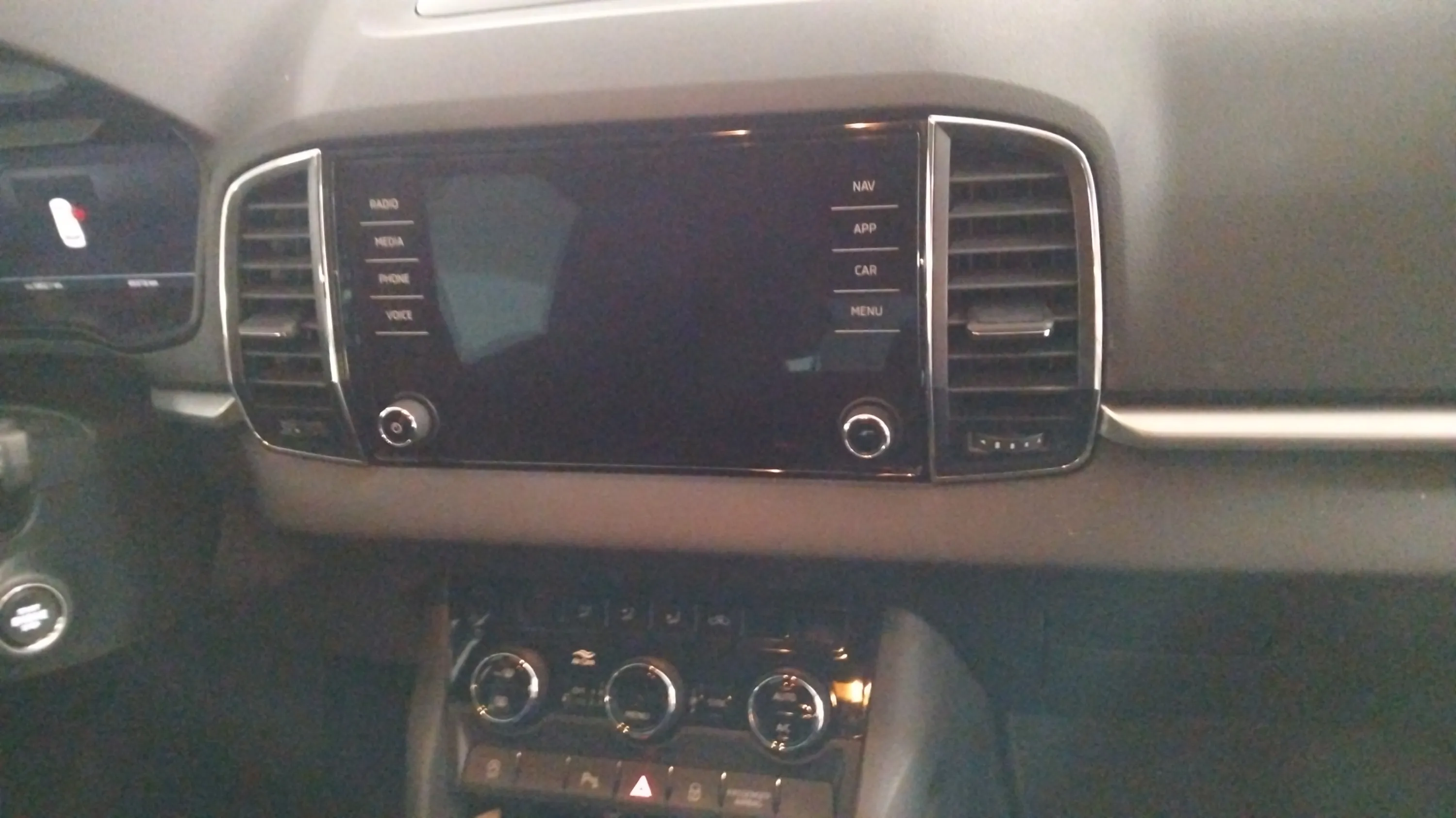 Škoda Karoq 2.0 TDI Ambition - foto 15