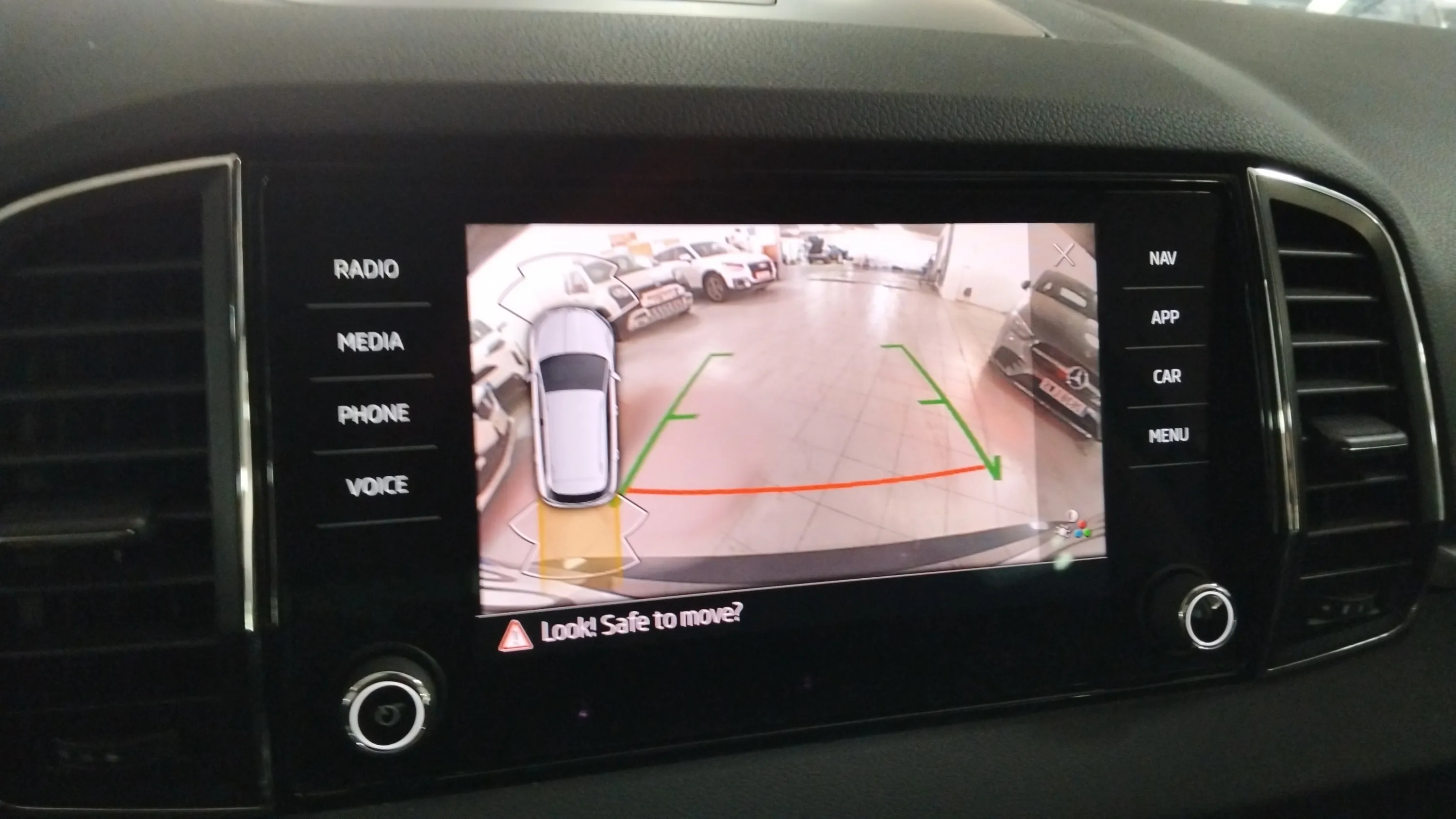 Škoda Karoq 2.0 TDI Ambition - foto 12