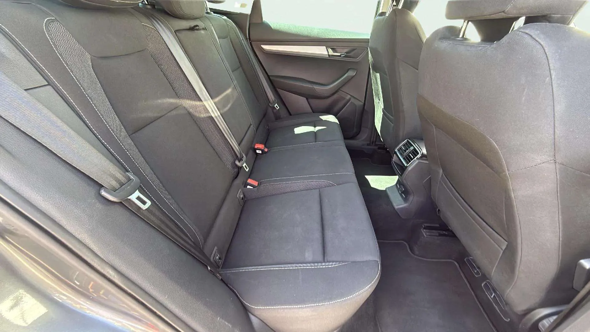Škoda Karoq 2.0 TDI DSG Ambition - foto 24