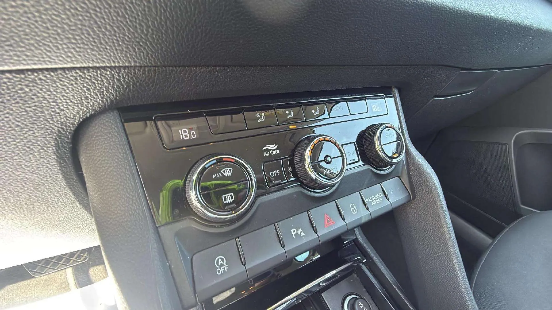 Škoda Karoq 2.0 TDI DSG Ambition - foto 18
