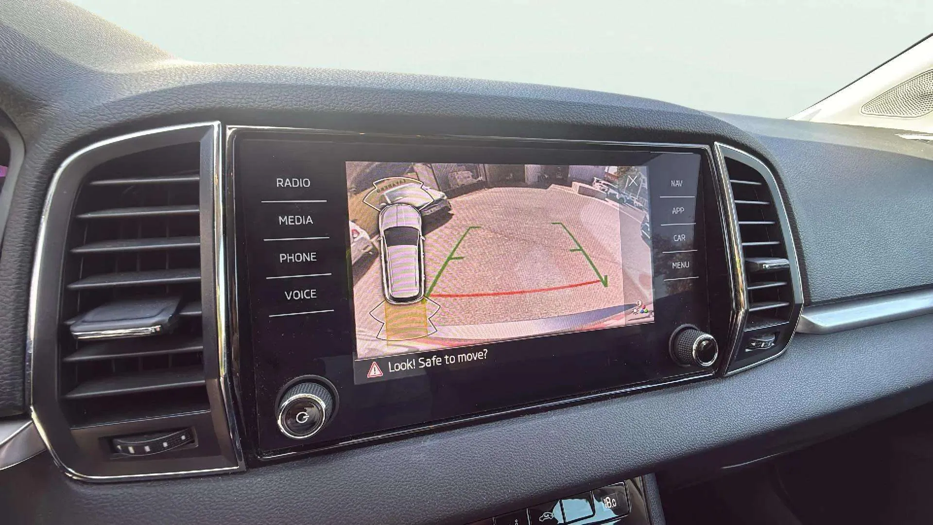 Škoda Karoq 2.0 TDI DSG Ambition - foto 19
