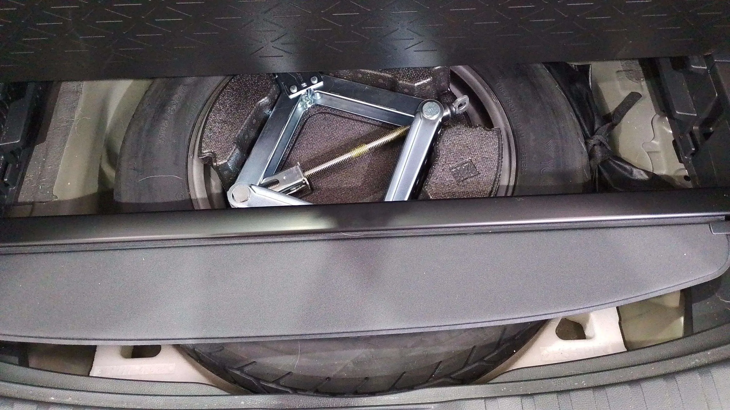 Toyota RAV4 2.5l 220H Advance - foto 27