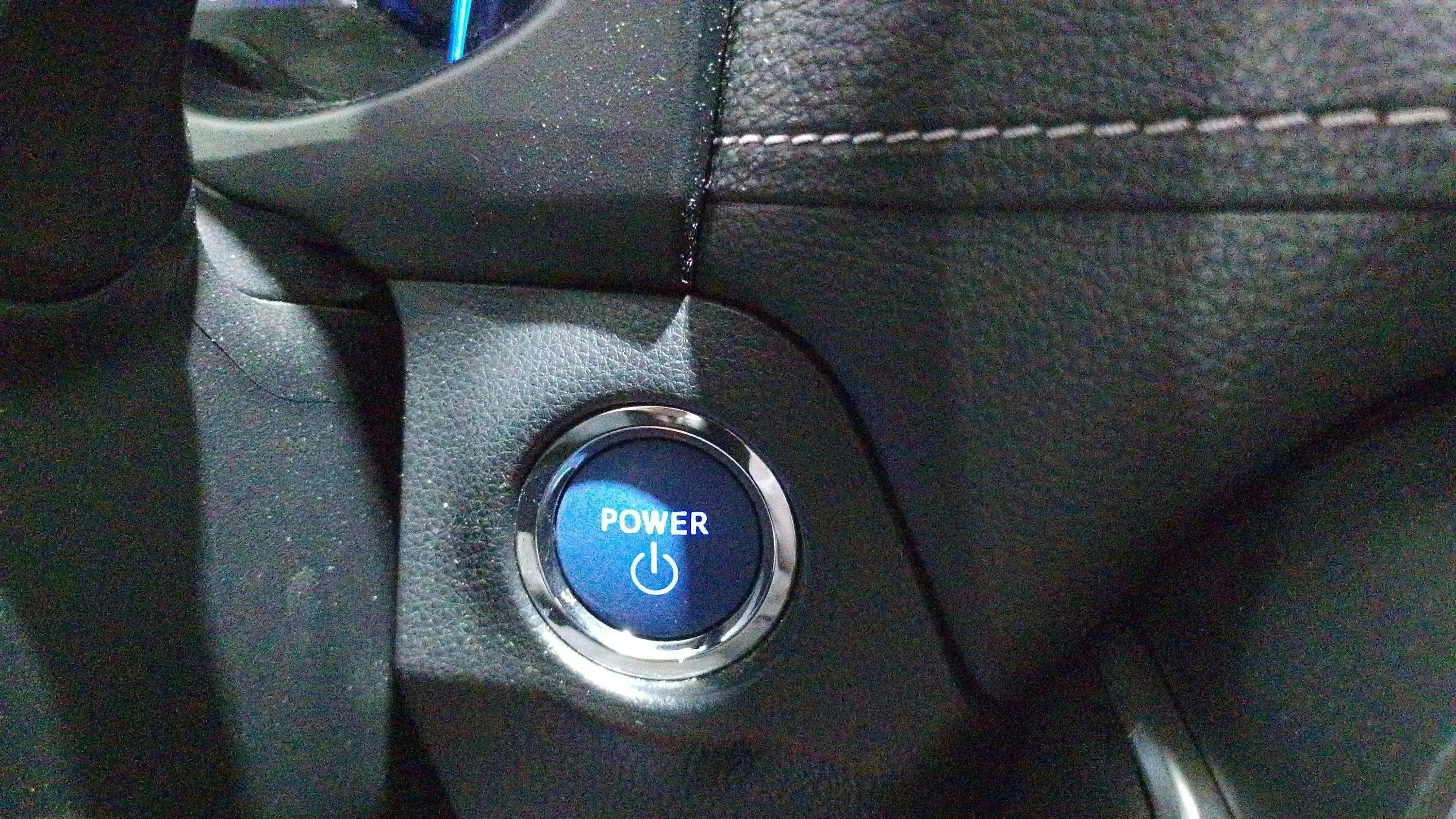 Toyota RAV4 2.5l 220H Advance - foto 24