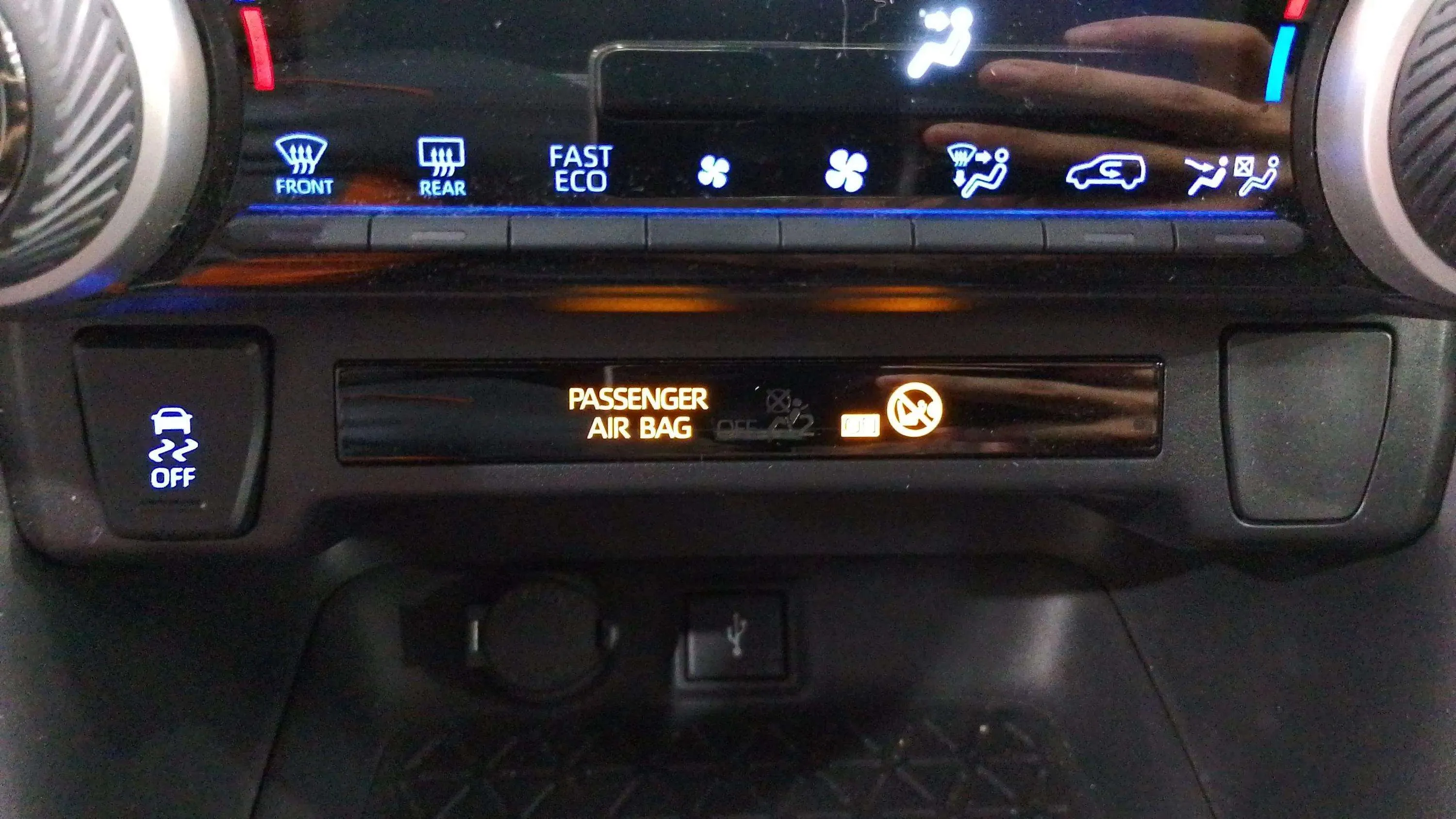 Toyota RAV4 2.5l 220H Advance - foto 23