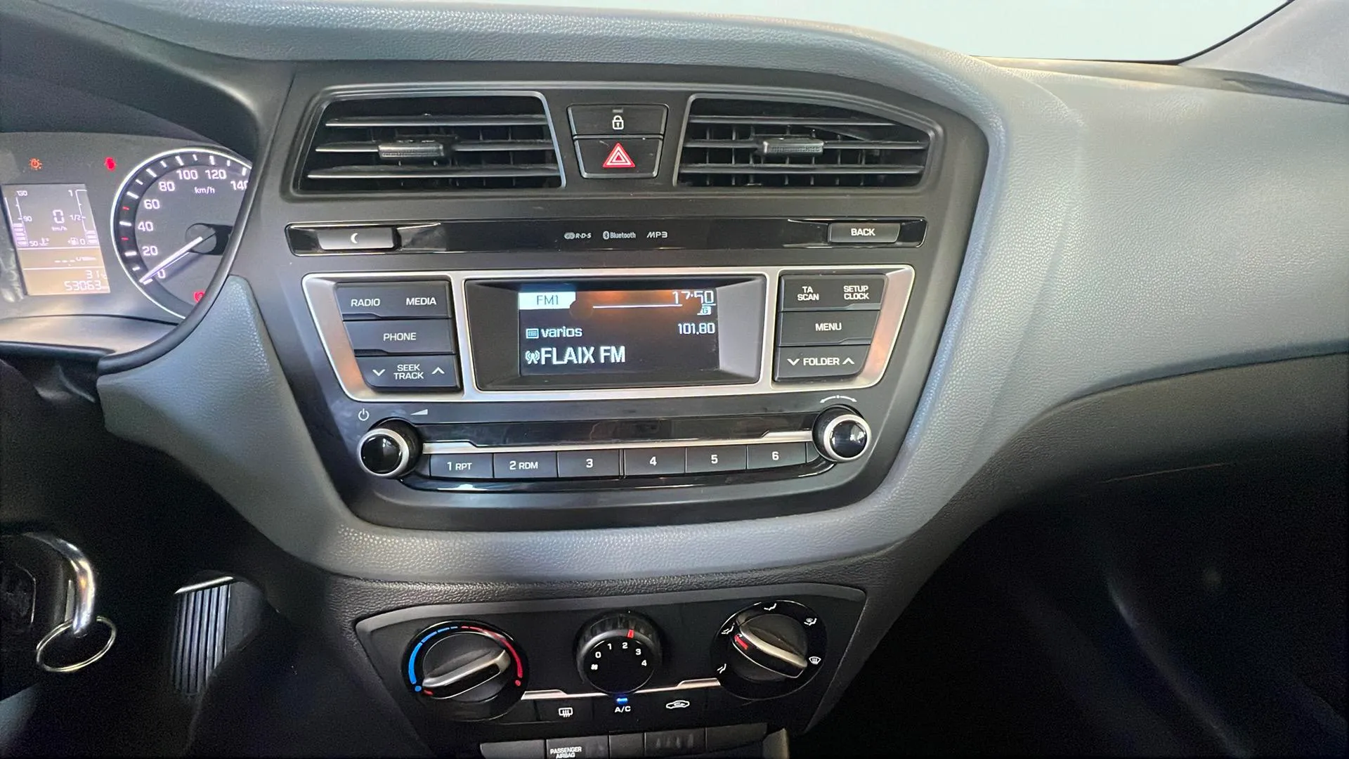 Hyundai i20 1.2 MPI Essence - foto 15