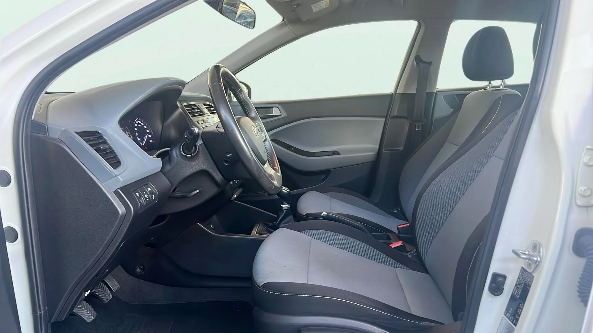 Hyundai i20 1.2 MPI Essence - foto 11