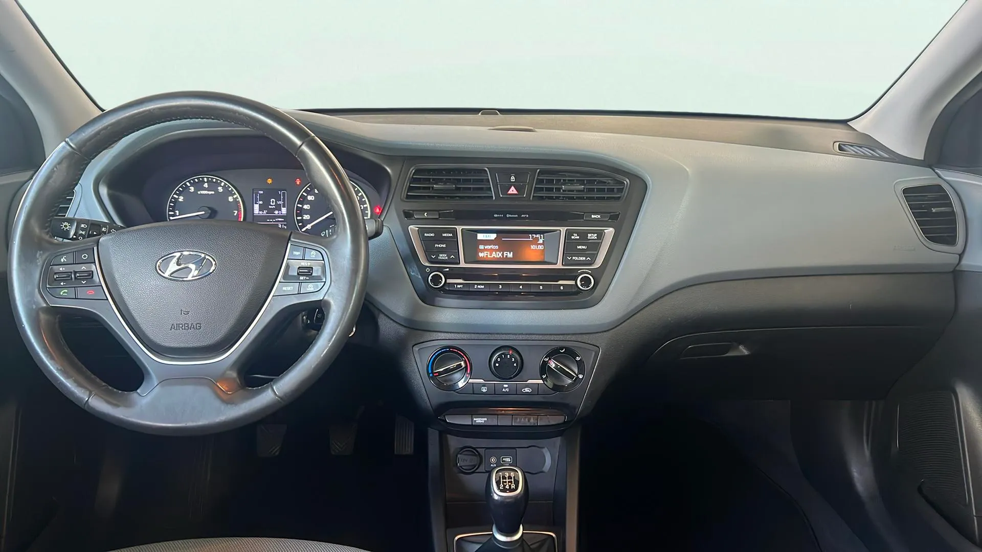 Hyundai i20 1.2 MPI Essence - foto 14