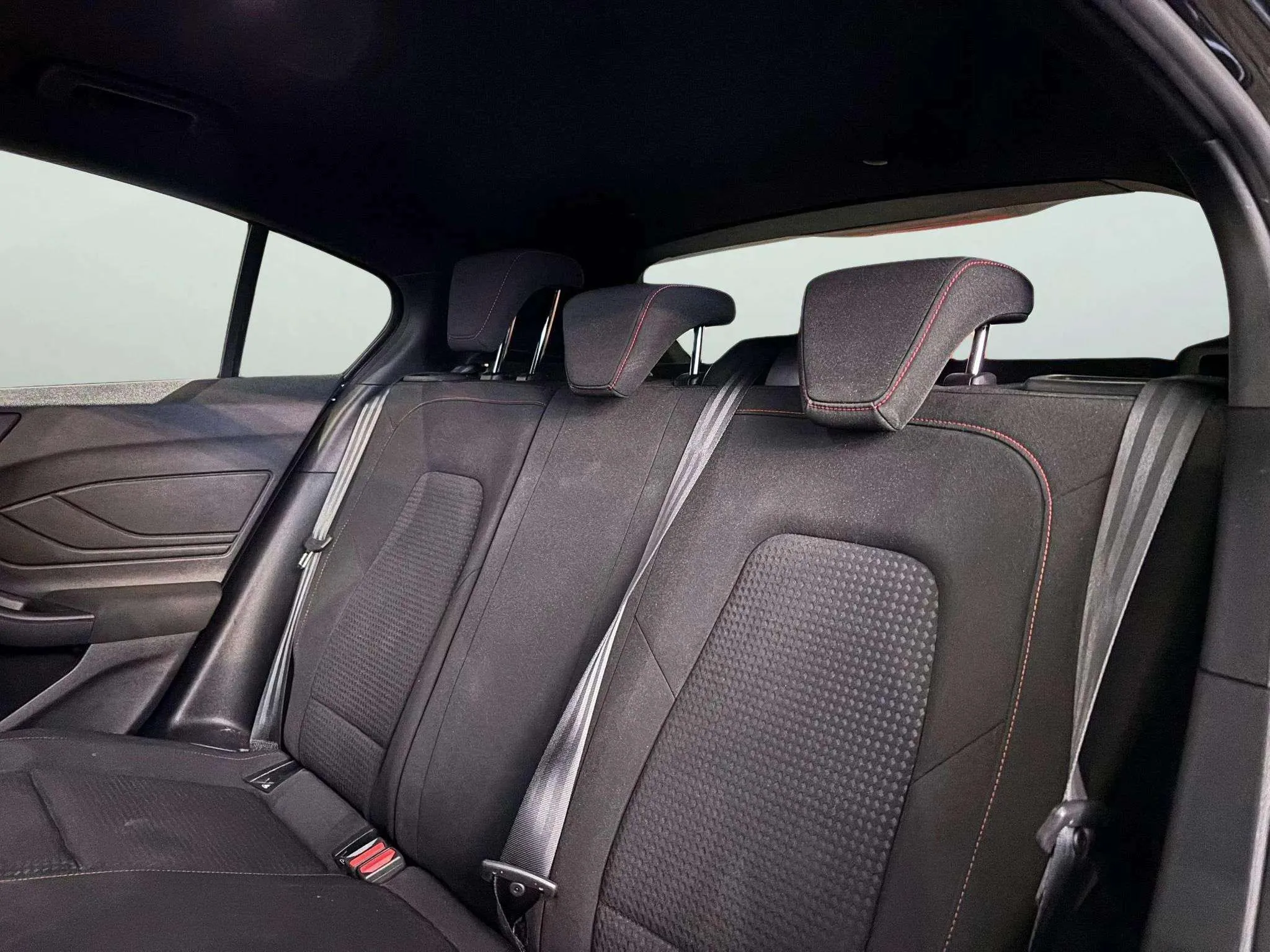 Ford Focus 1.0 EcoBoost MHEV ST-Line Design SIP - foto 10