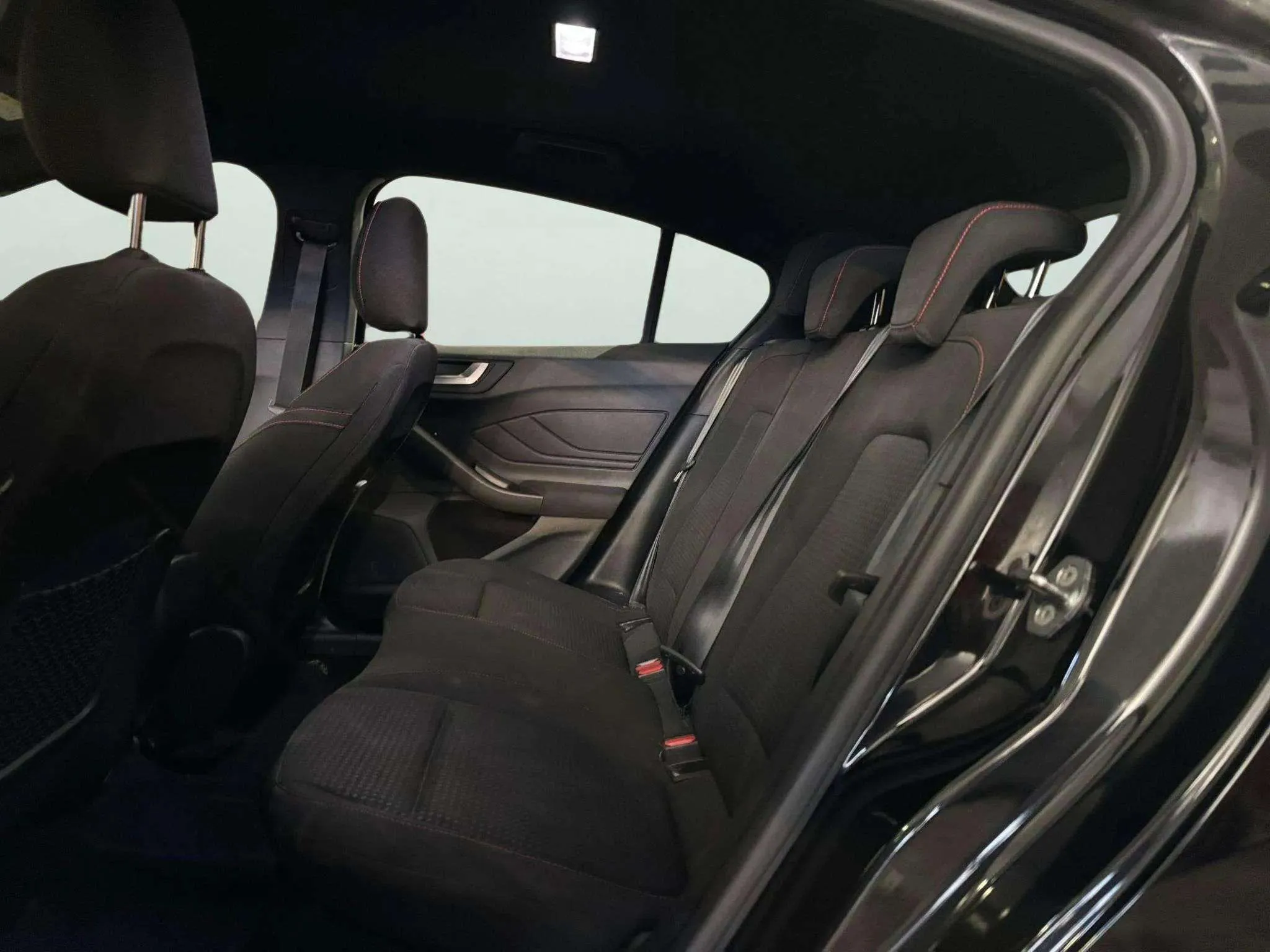Ford Focus 1.0 EcoBoost MHEV ST-Line Design SIP - foto 12