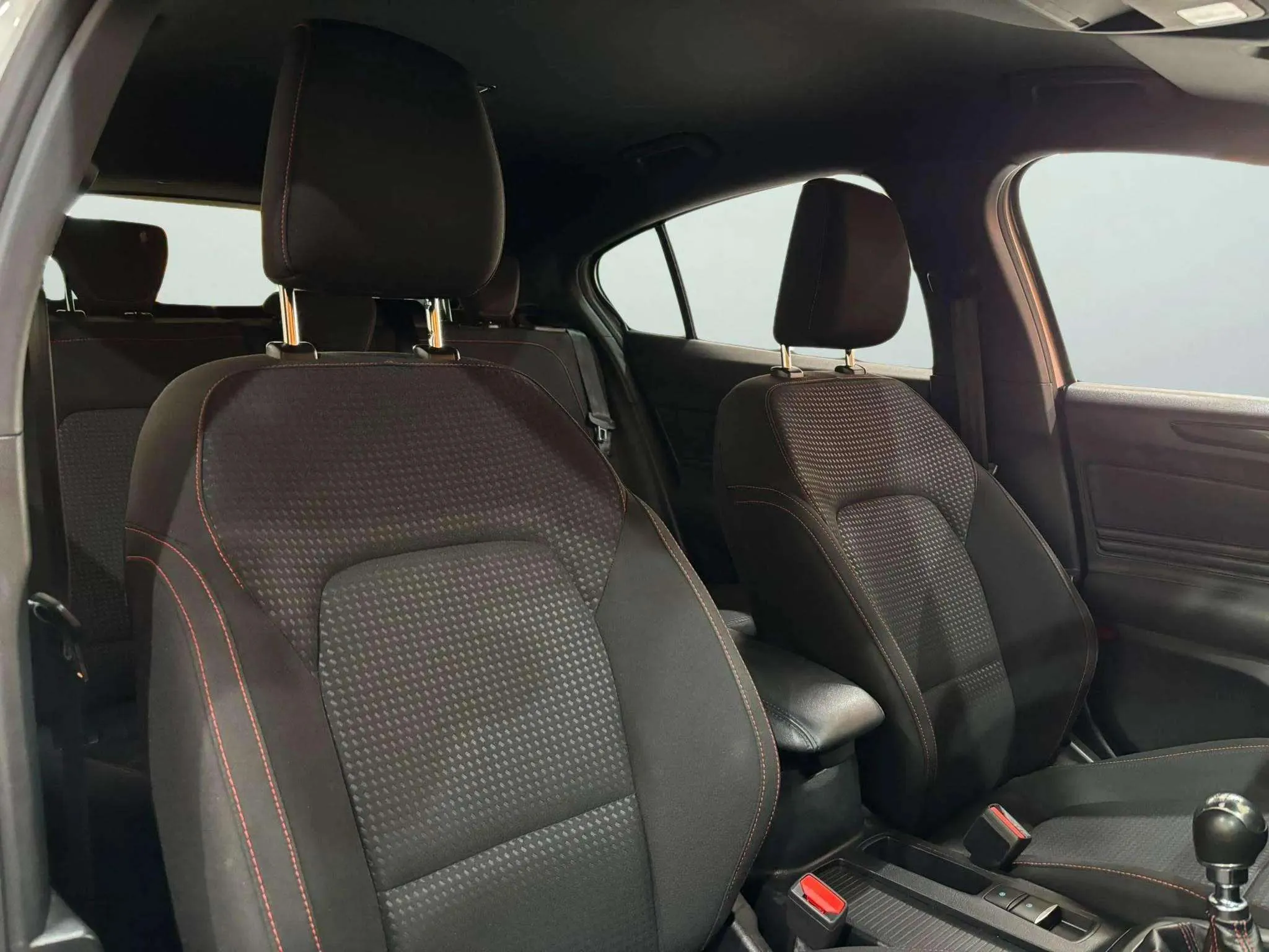 Ford Focus 1.0 EcoBoost MHEV ST-Line Design SIP - foto 10