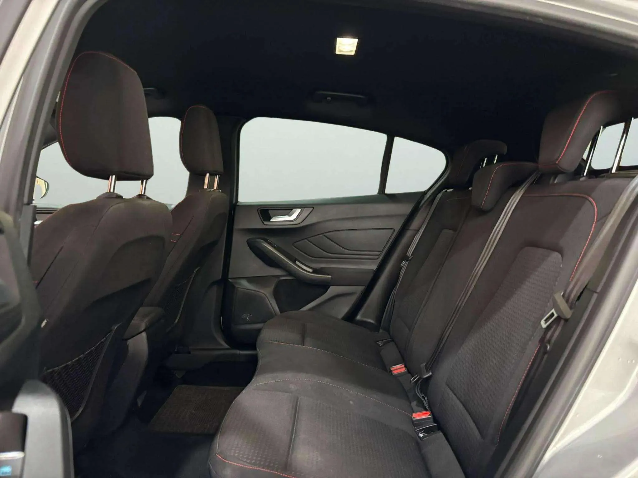 Ford Focus 1.0 EcoBoost MHEV ST-Line Design SIP - foto 11