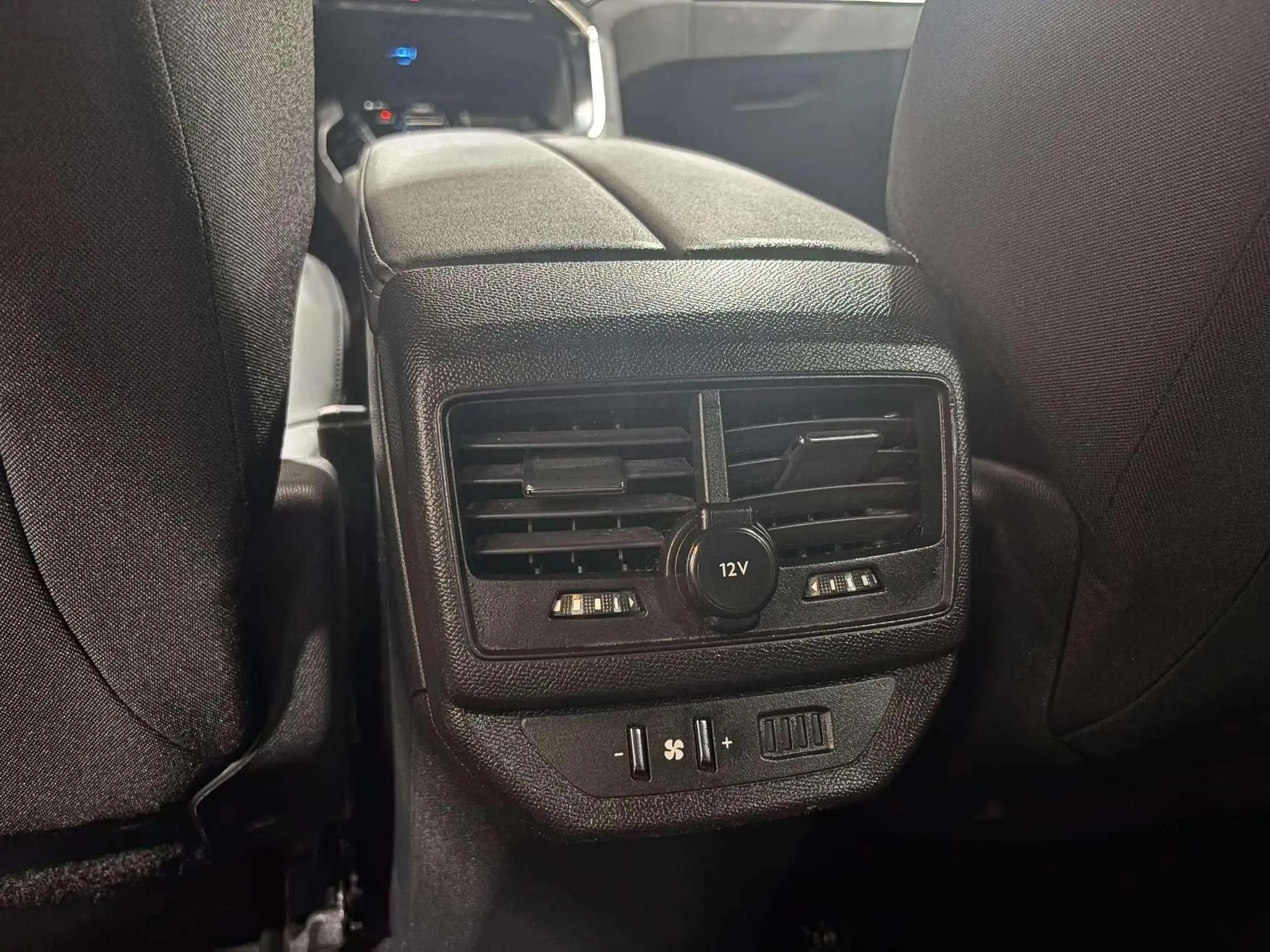 Peugeot 5008 1.2 Allure Pack eDCS6 - foto 18