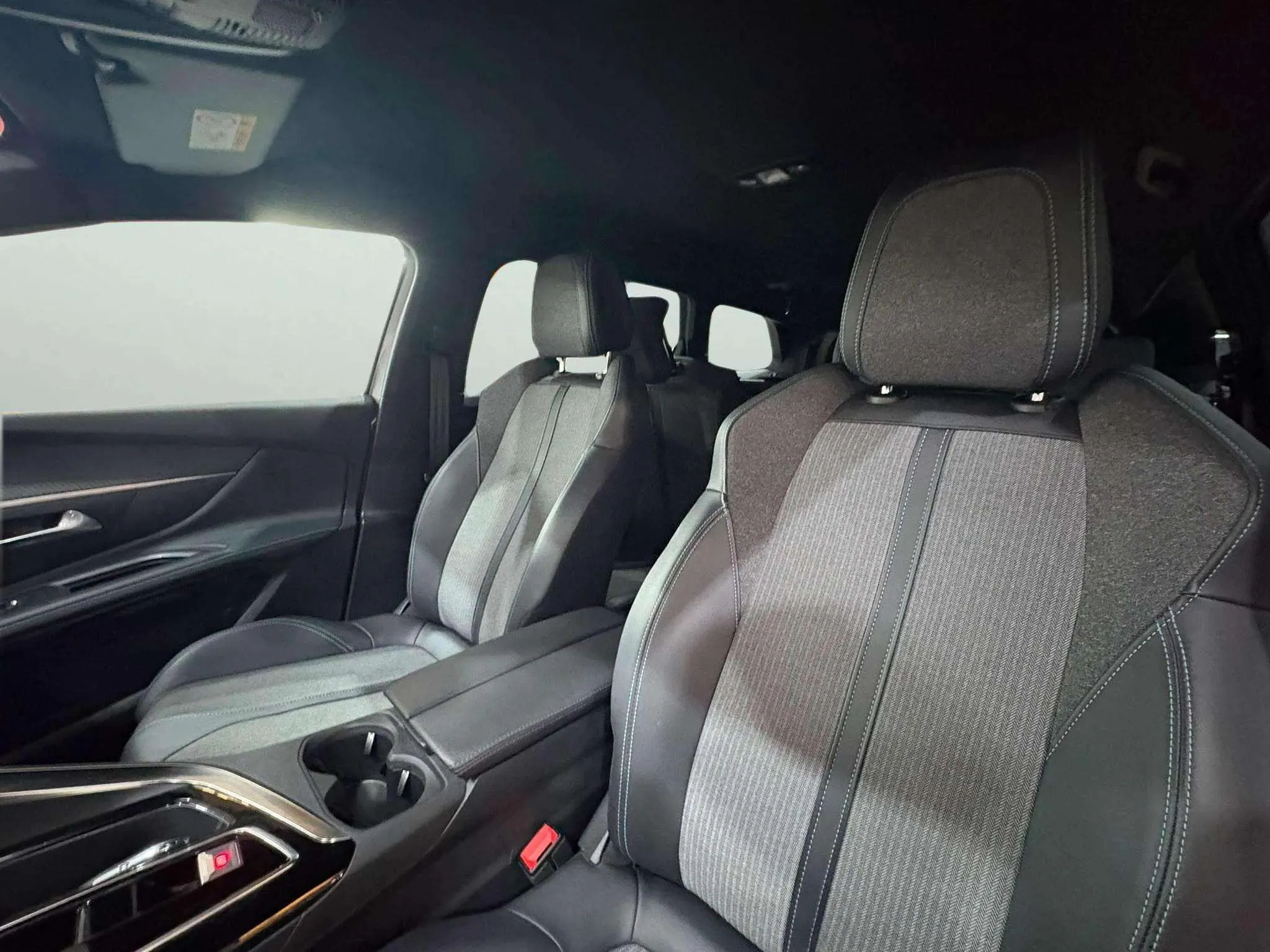Peugeot 5008 1.2 Allure Pack eDCS6 - foto 17