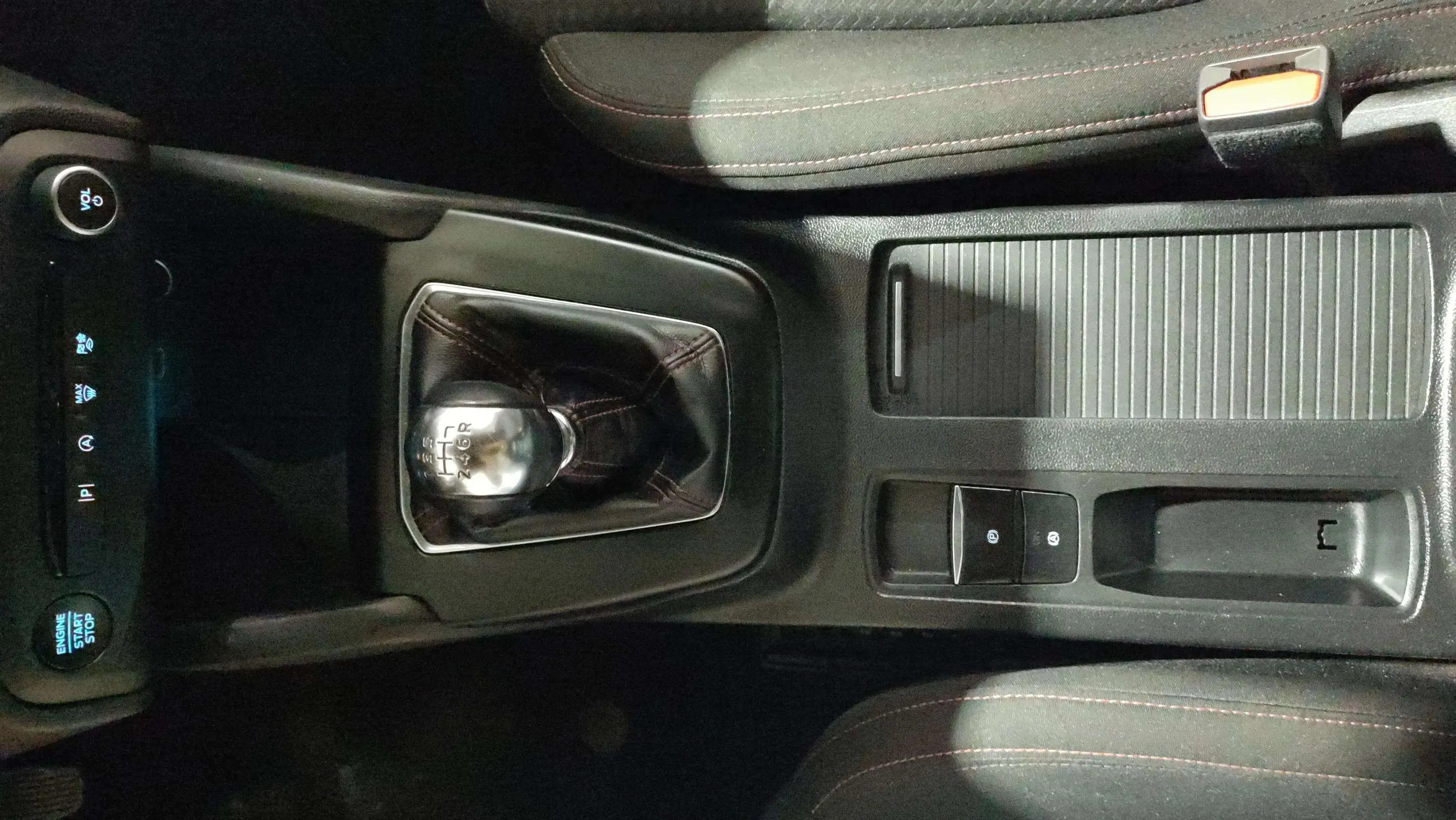 Ford Focus 1.0 EcoBoost ST-Line - foto 17