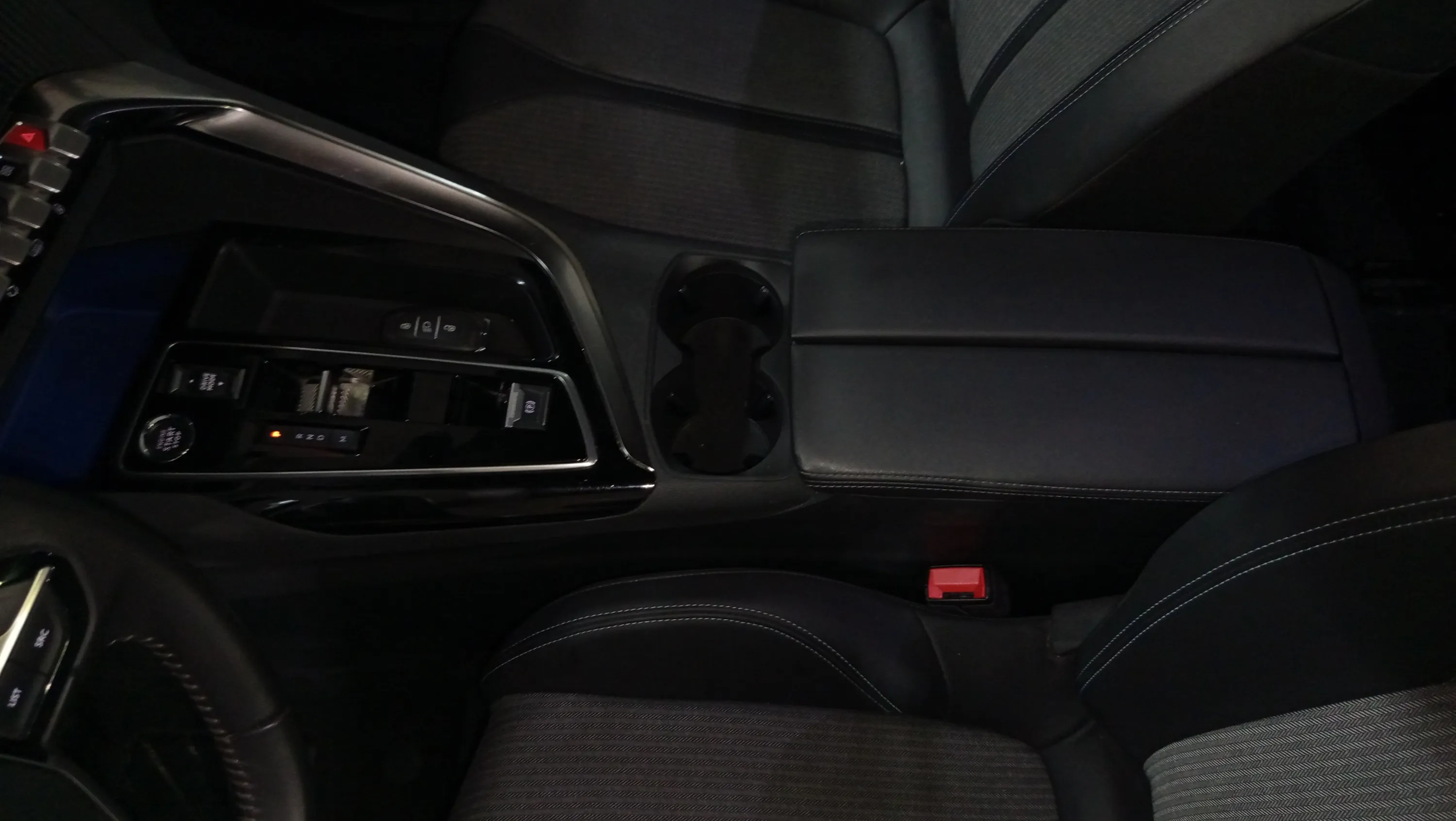 Peugeot 5008 1.2 Allure Pack eDCS6 - foto 23