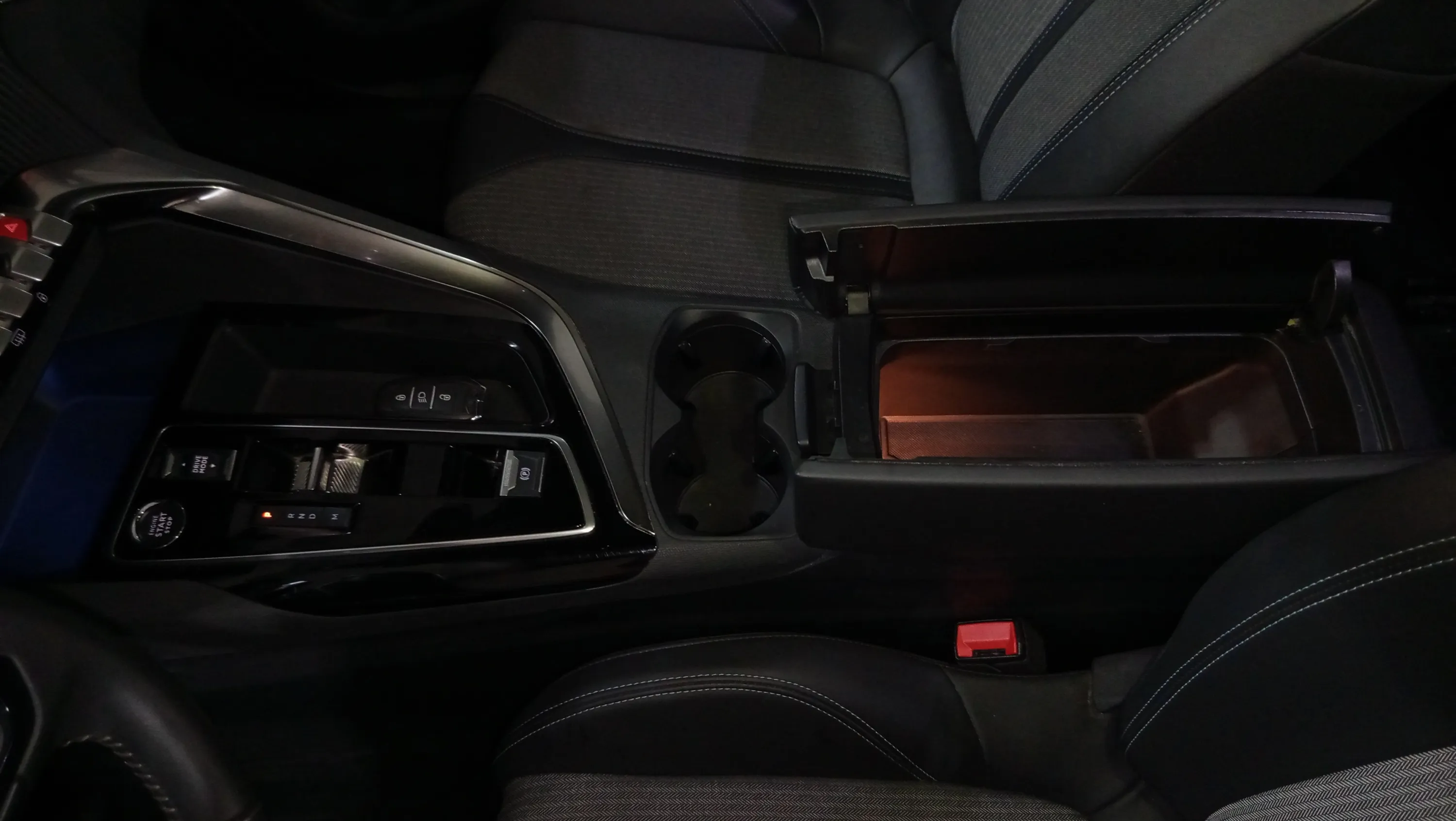 Peugeot 5008 1.2 Allure Pack eDCS6 - foto 22