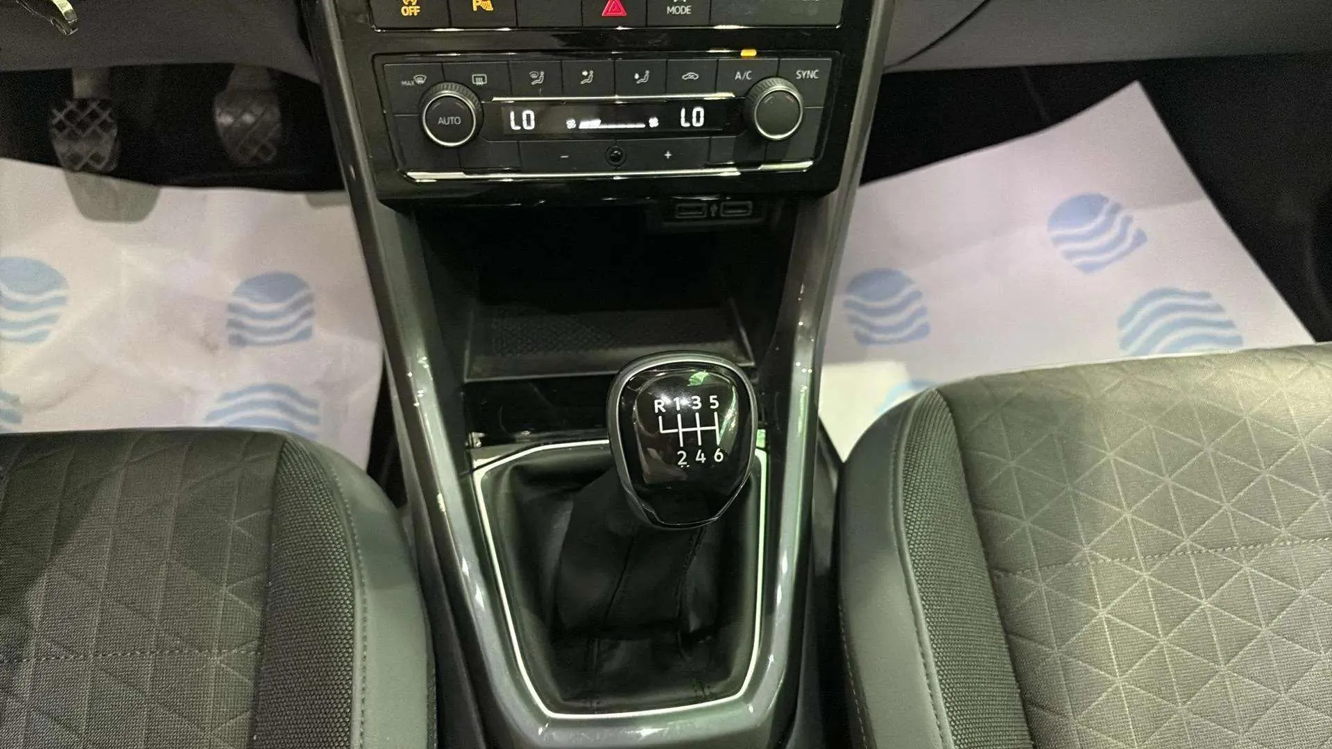 Volkswagen T-Cross Advance 1.0 TSI - foto 11