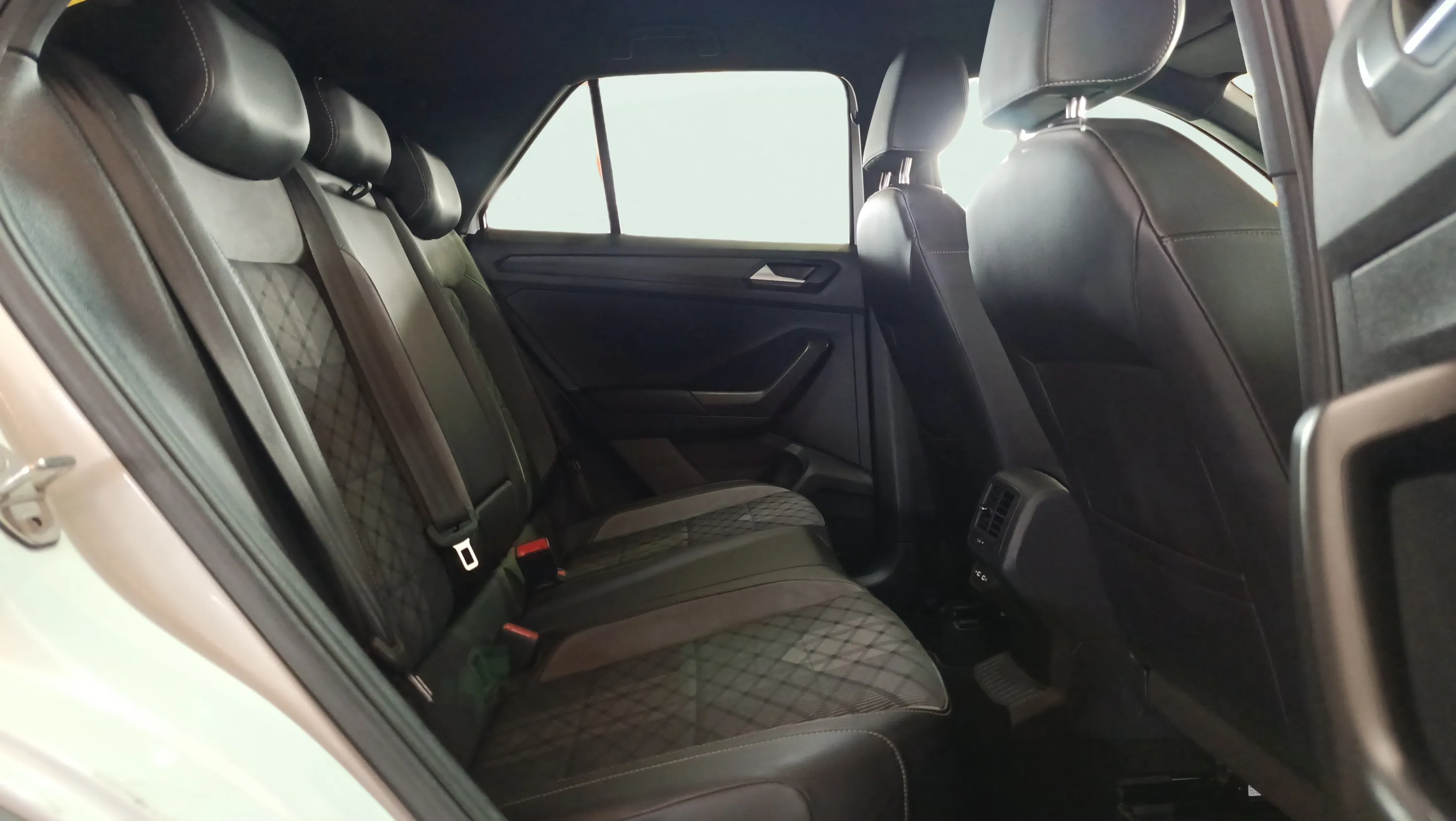 Volkswagen T-Roc R-Line 2.0 TDI DSG - foto 36