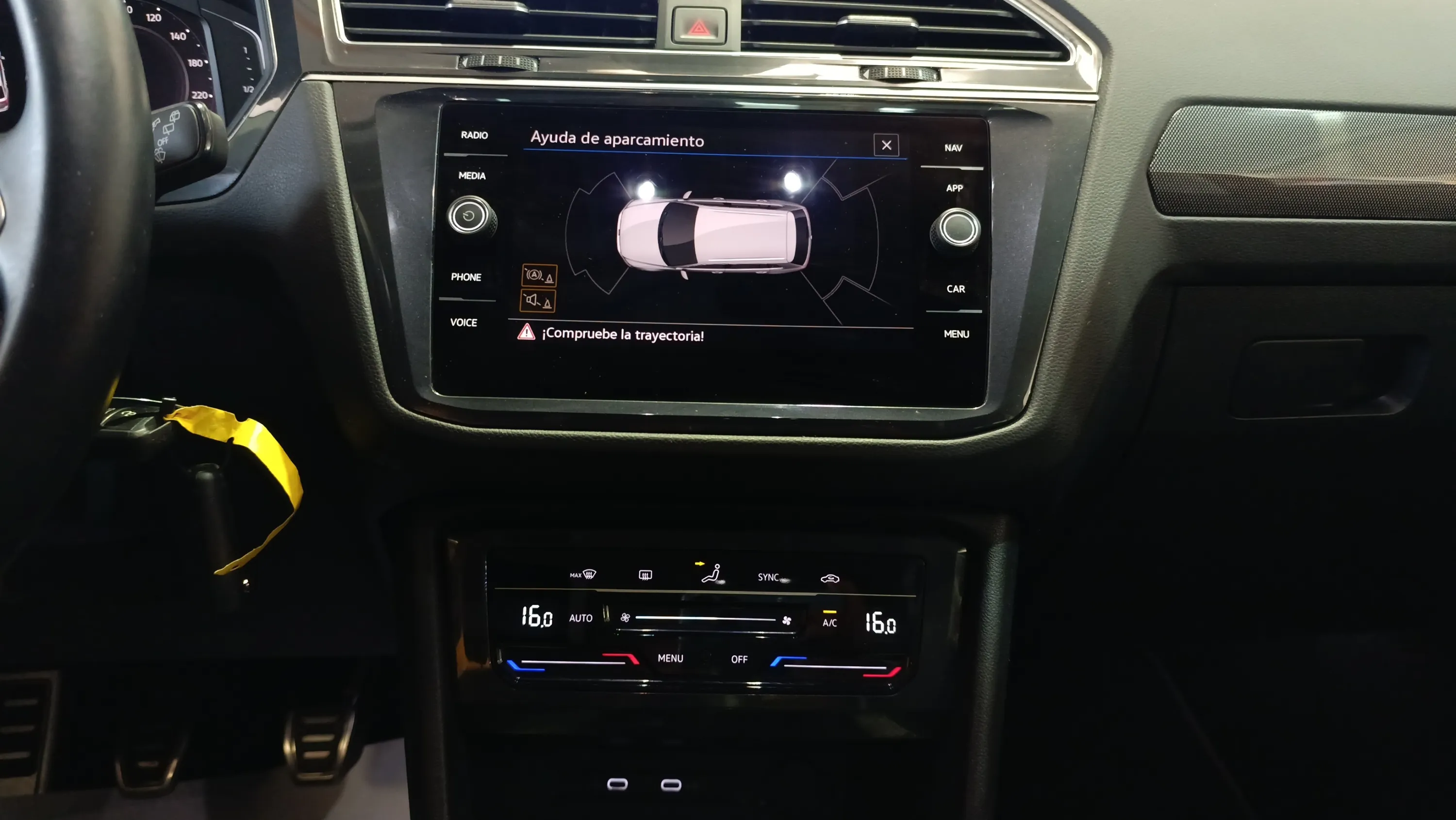 Volkswagen Tiguan Urban Sport 2.0 TDI - foto 17