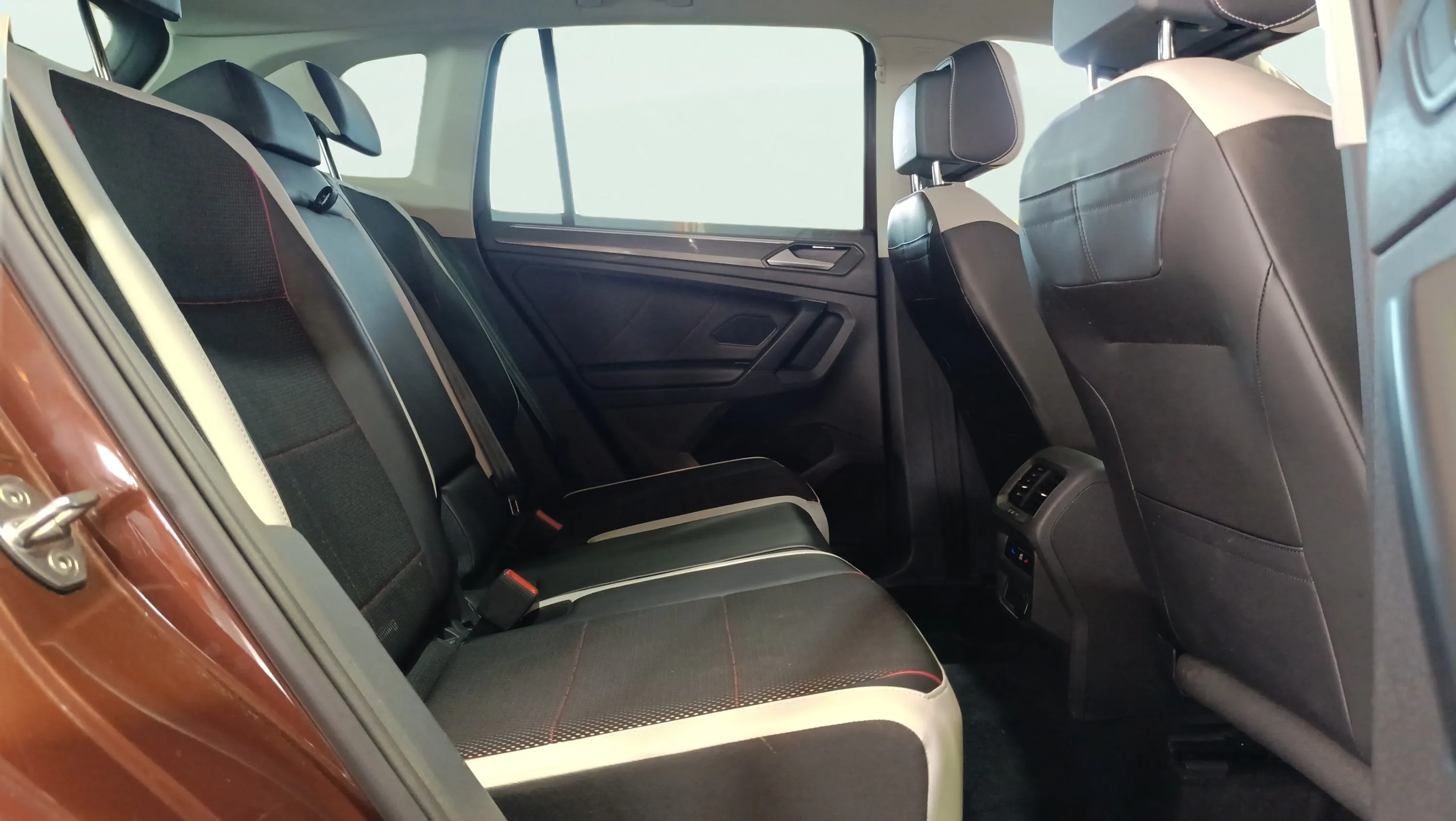 Volkswagen Tiguan Urban Sport 2.0 TDI - foto 34