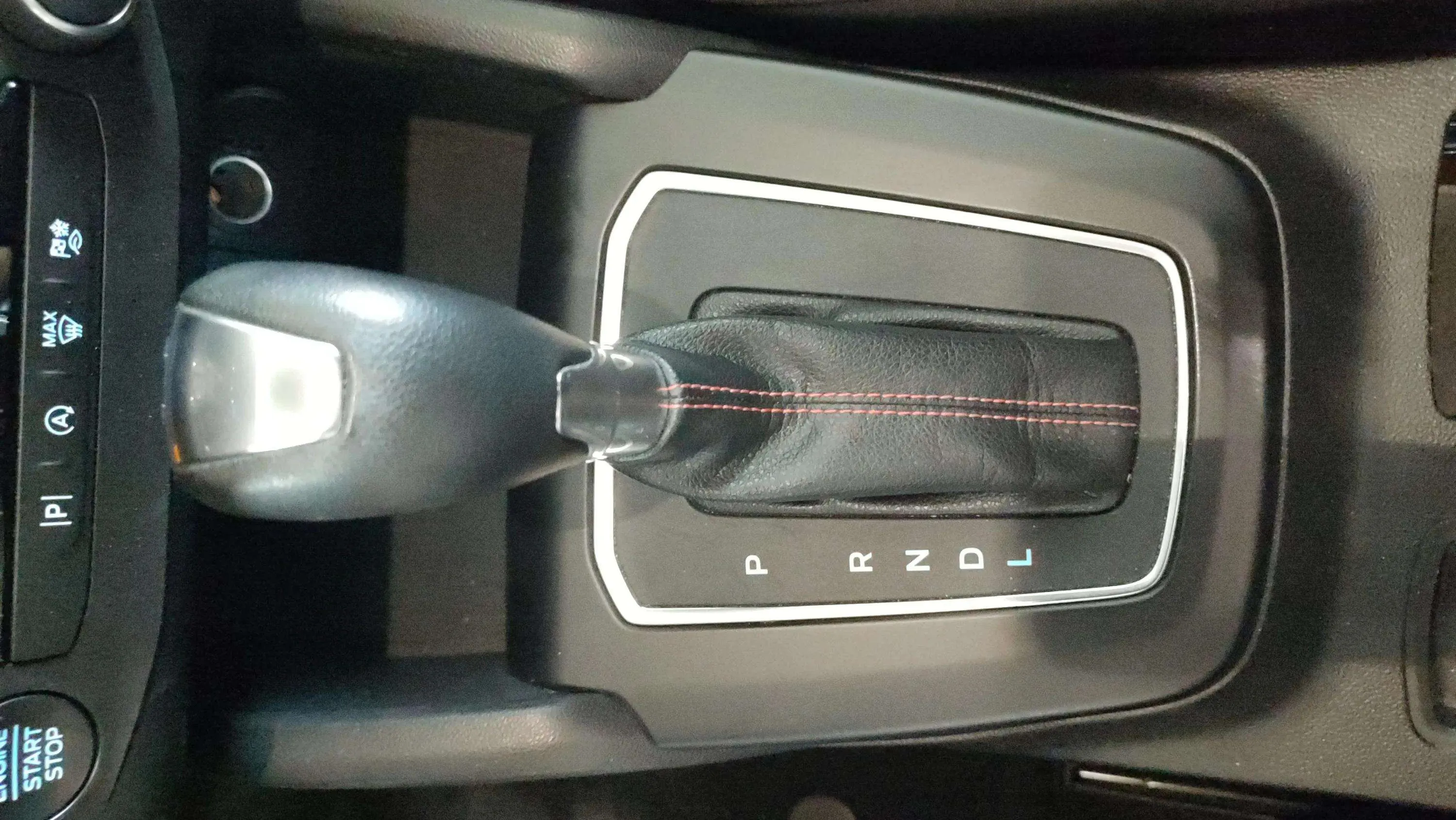 Ford Focus 1.0 EcoBoost MHEV ST-Line - foto 11