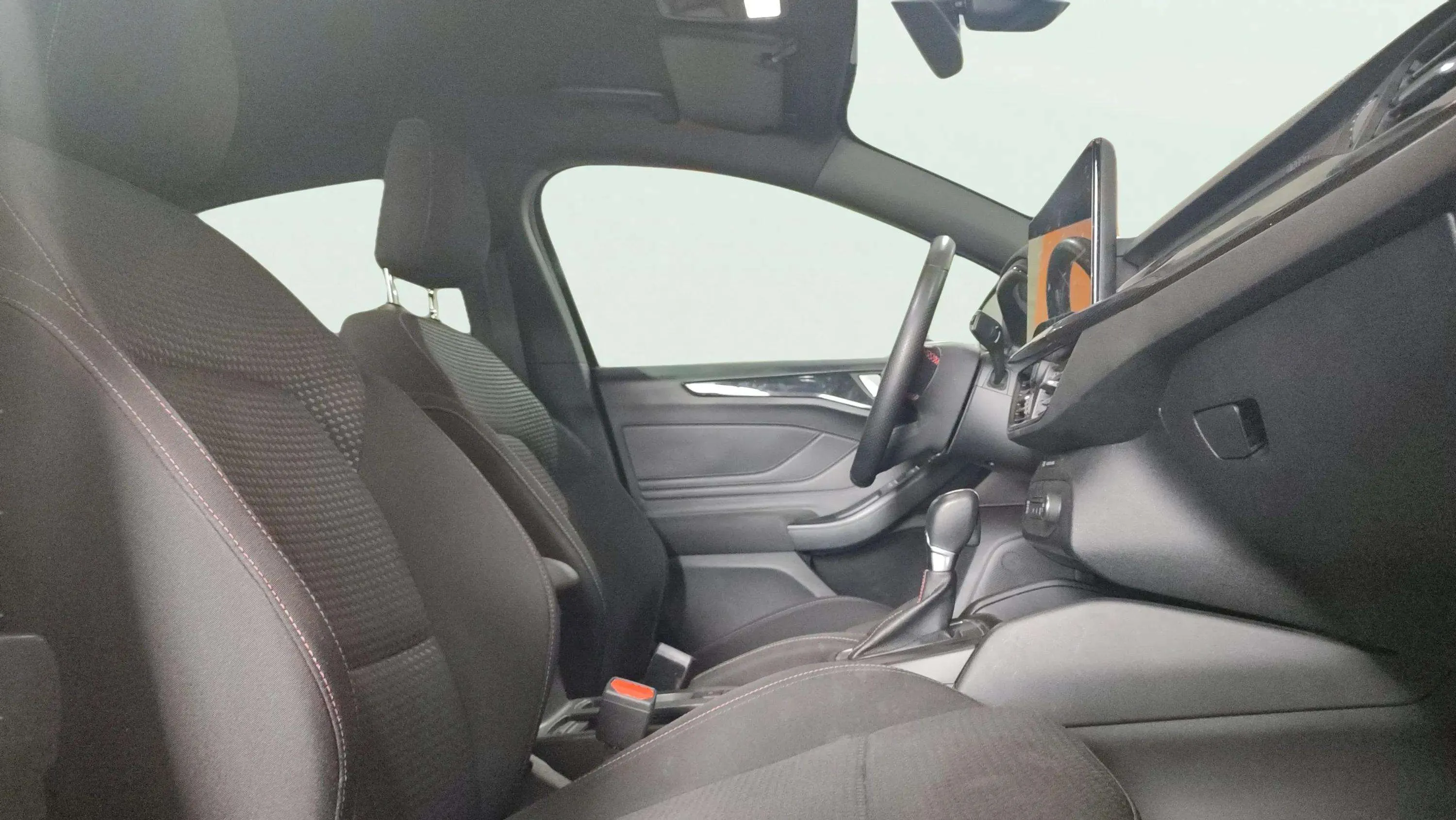 Ford Focus 1.0 EcoBoost MHEV ST-Line - foto 14