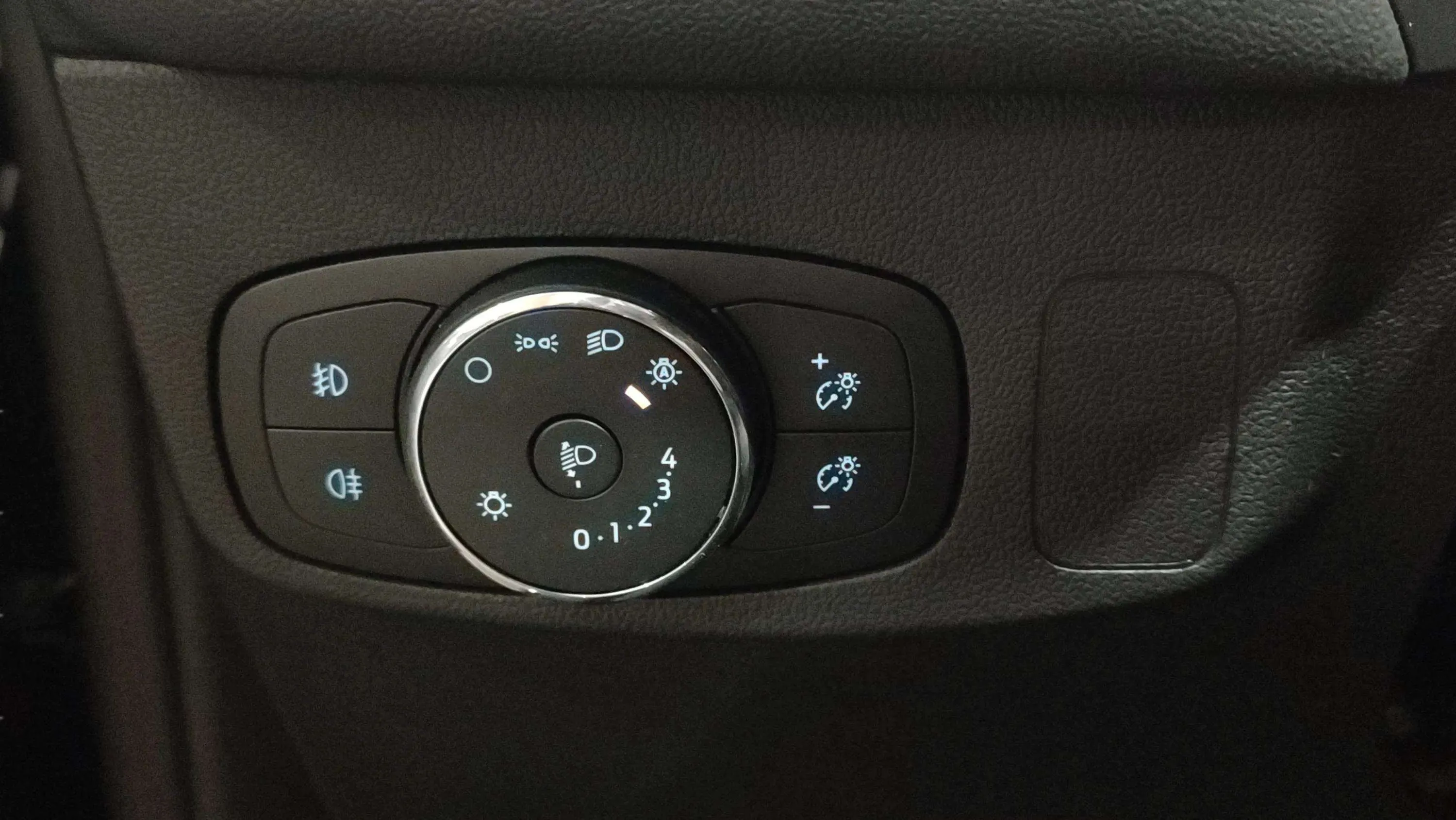 Ford Focus 1.0 EcoBoost MHEV ST-Line - foto 6