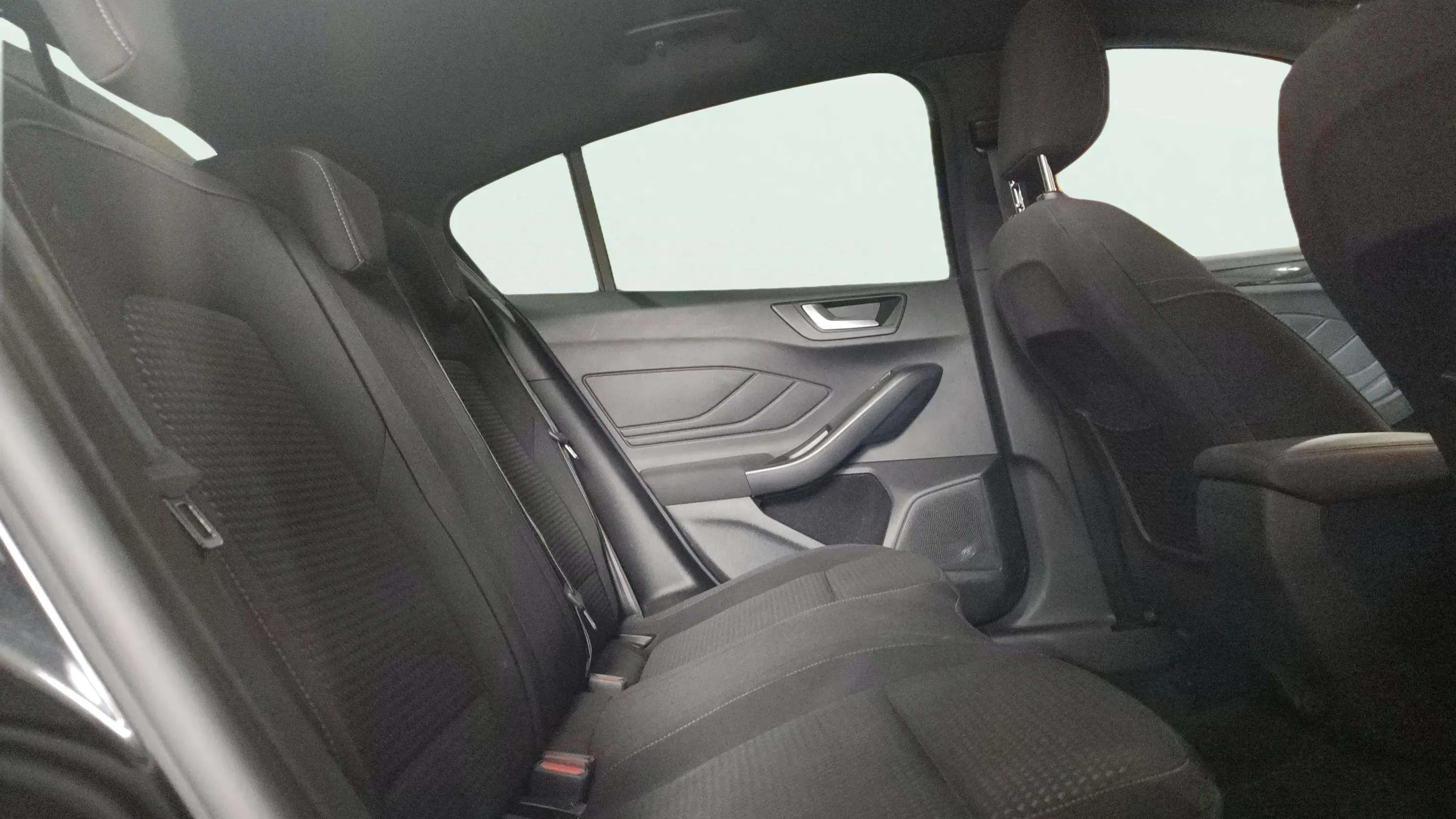 Ford Focus 1.0 EcoBoost MHEV ST-Line - foto 12