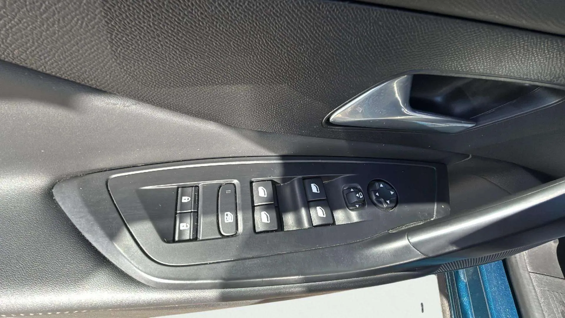 Peugeot 408 Allure PureTech 130 EAT8 - foto 29