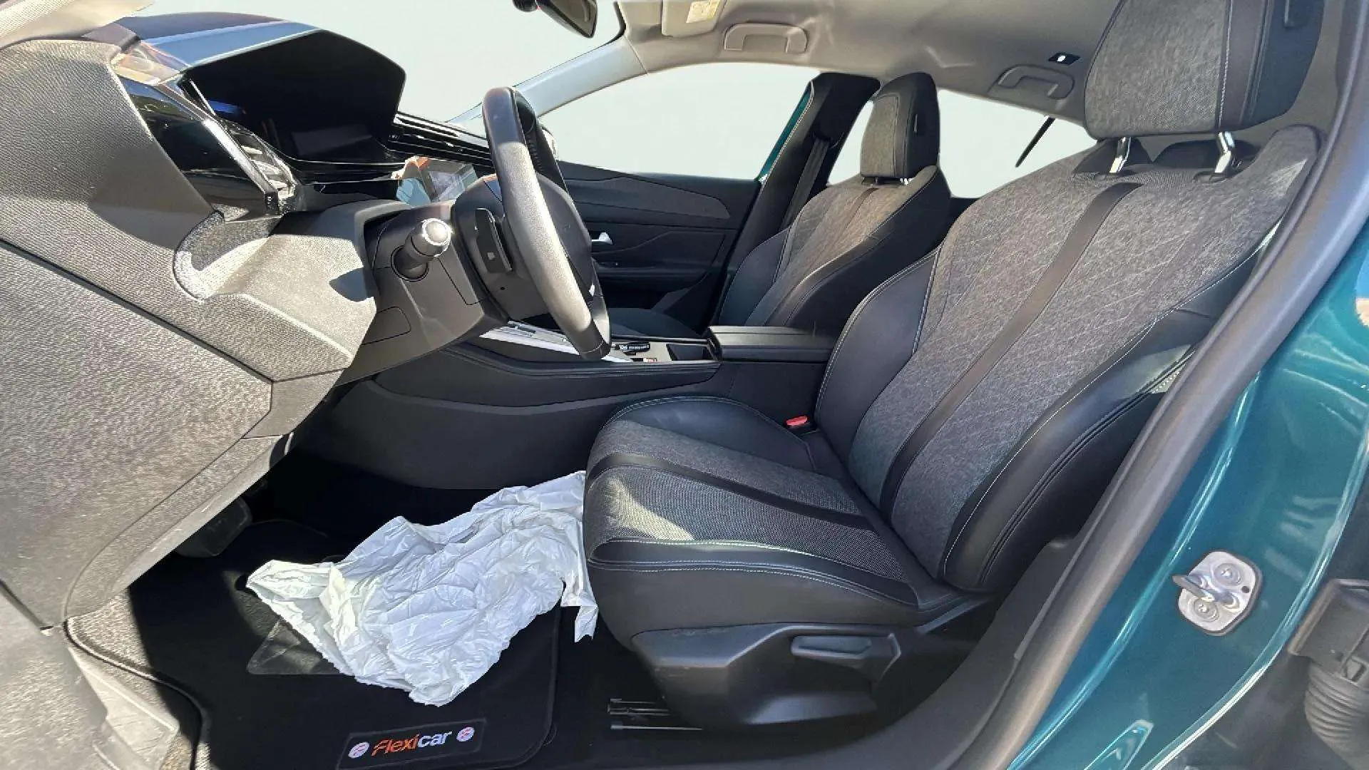 Peugeot 408 Allure PureTech 130 EAT8 - foto 12