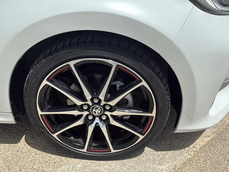Toyota Yaris 1.5 130H GR Sport Plus - foto 11