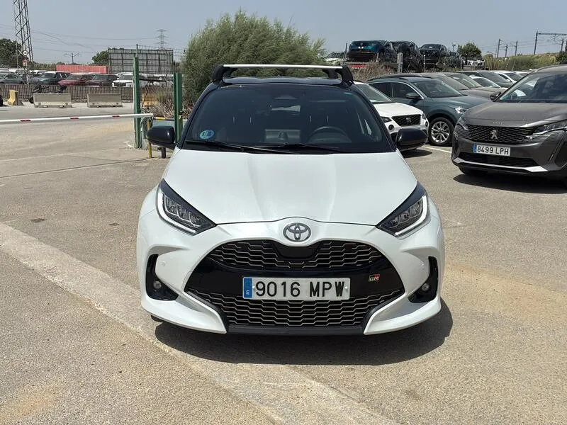 Toyota Yaris 1.5 130H GR Sport Plus - foto 9