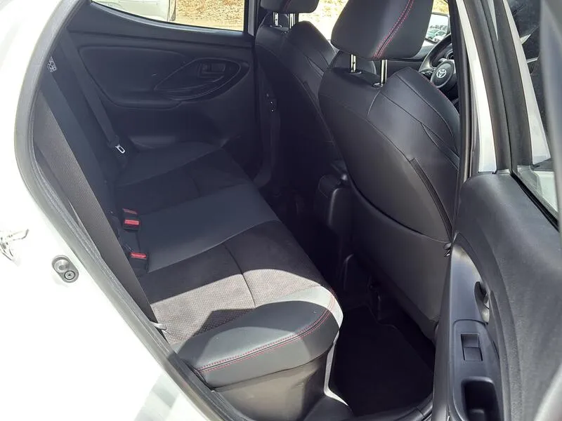 Toyota Yaris 1.5 130H GR Sport Plus - foto 18