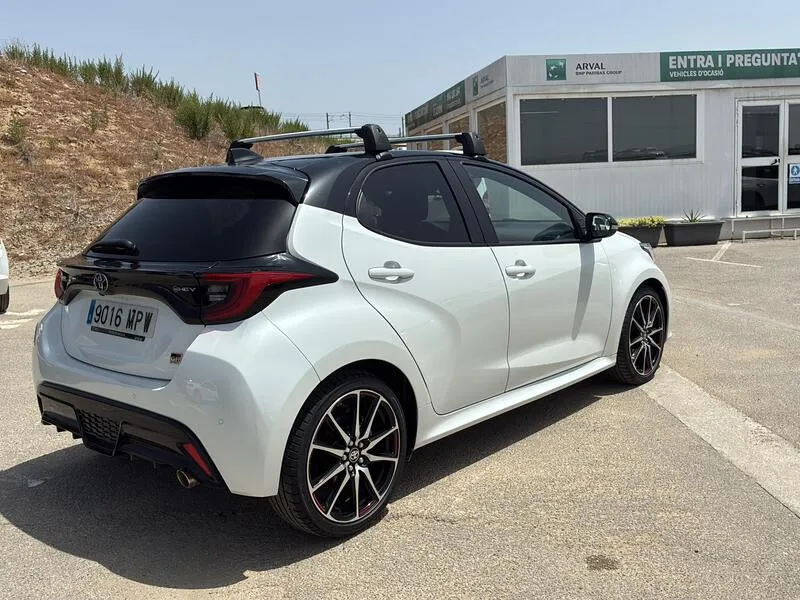 Toyota Yaris 1.5 130H GR Sport Plus - foto 6