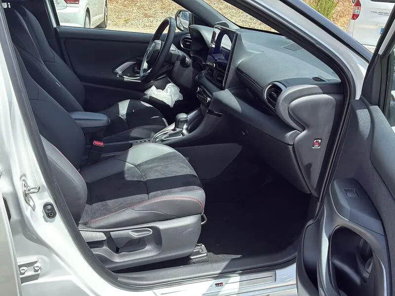 Toyota Yaris 1.5 130H GR Sport Plus - foto 14