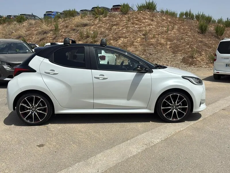 Toyota Yaris 1.5 130H GR Sport Plus - foto 7