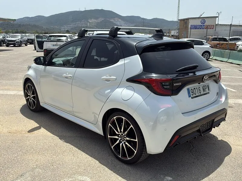 Toyota Yaris 1.5 130H GR Sport Plus - foto 4