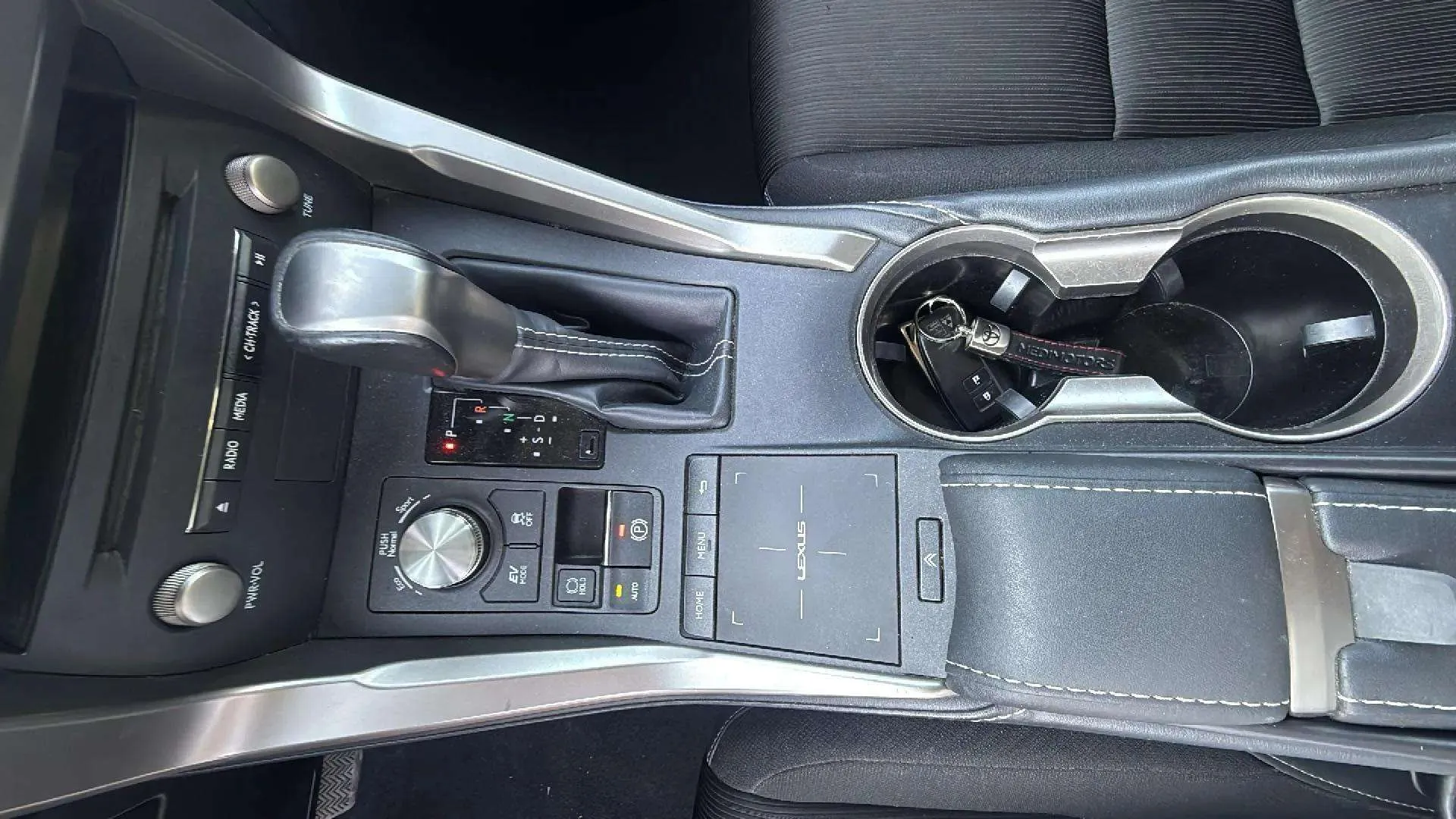Lexus NX 2.5 300h Business Navigation 2WD - foto 18