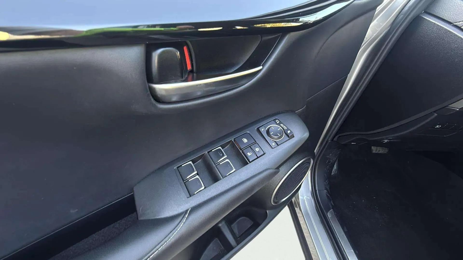 Lexus NX 2.5 300h Business Navigation 2WD - foto 24