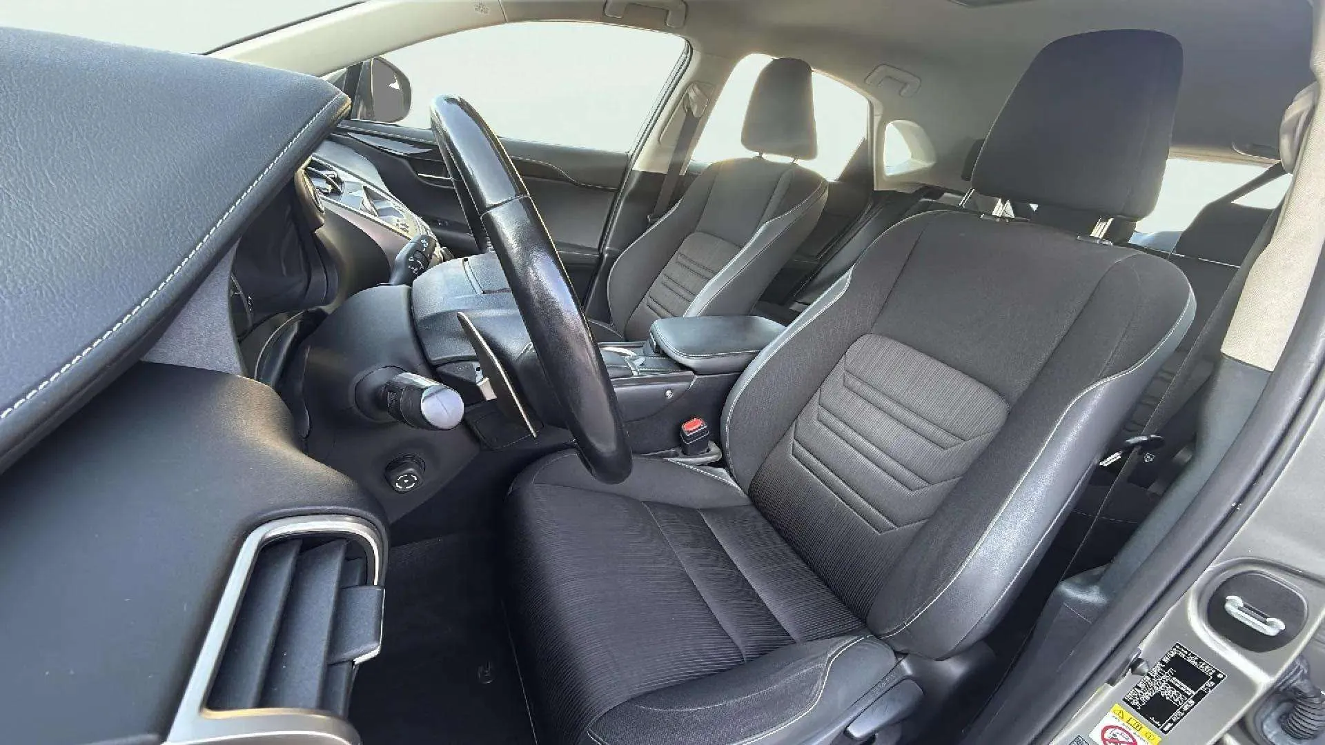 Lexus NX 2.5 300h Business Navigation 2WD - foto 26