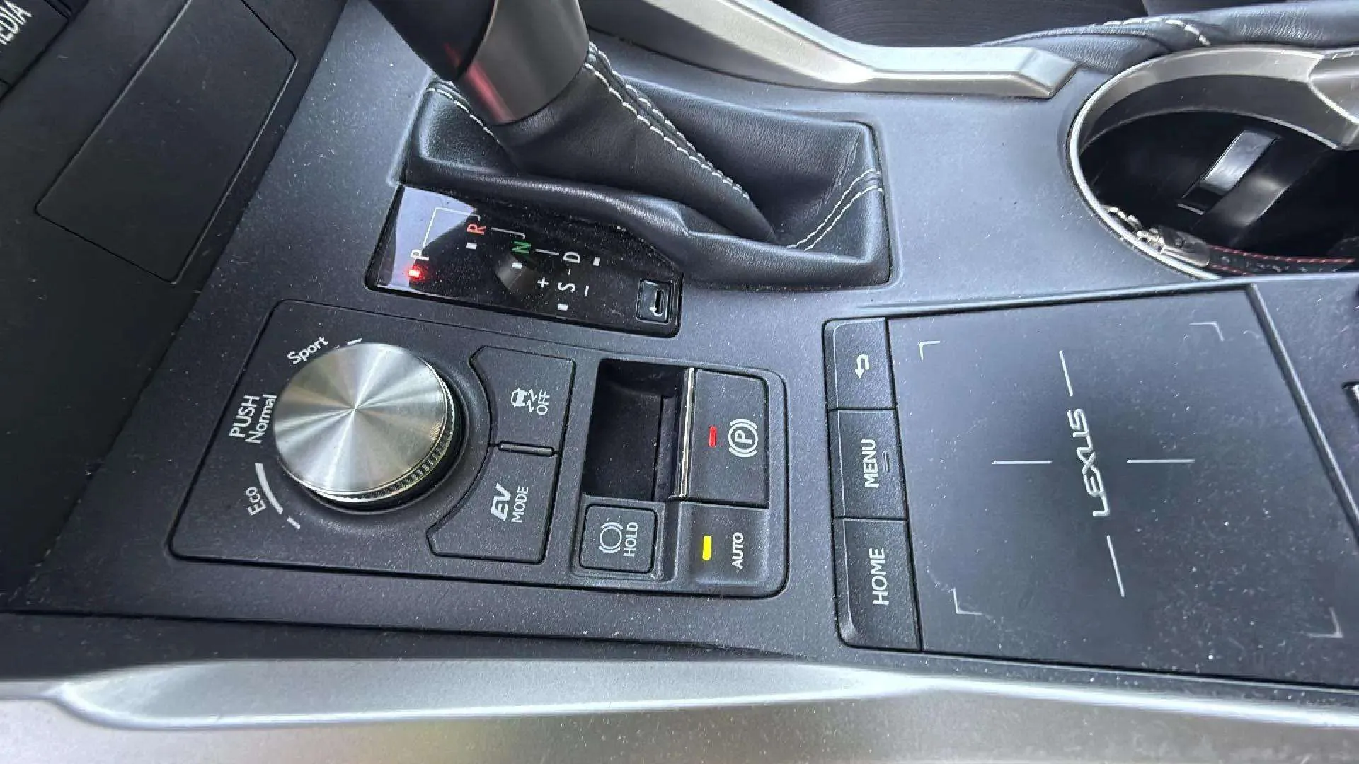 Lexus NX 2.5 300h Business Navigation 2WD - foto 19