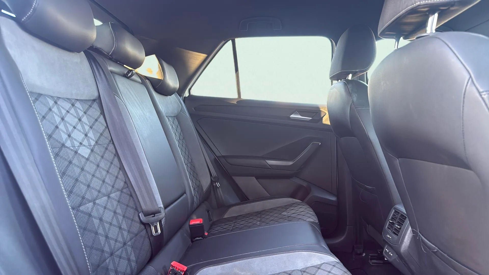 Volkswagen T-Roc R-Line 1.5 TSI DSG - foto 18