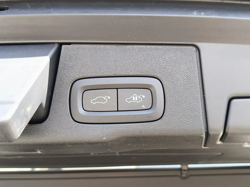 Volvo XC60 2.0 B4 D Core - foto 37