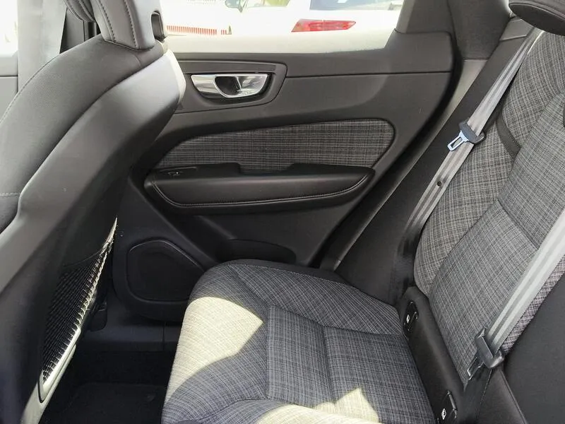 Volvo XC60 2.0 B4 D Core - foto 32