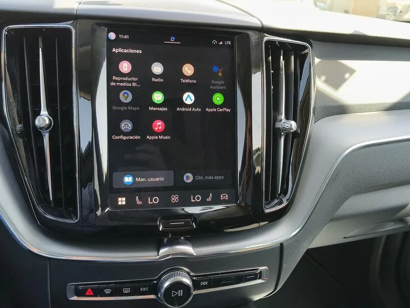 Volvo XC60 2.0 B4 D Core - foto 17