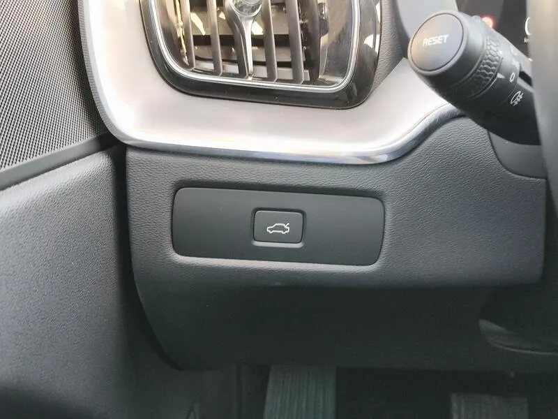 Volvo XC60 2.0 B4 D Core - foto 11