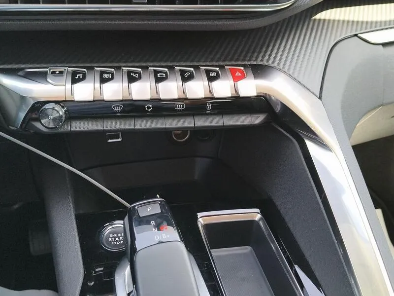 Peugeot 3008 Hybrid 225 e-EAT8 Allure - foto 19