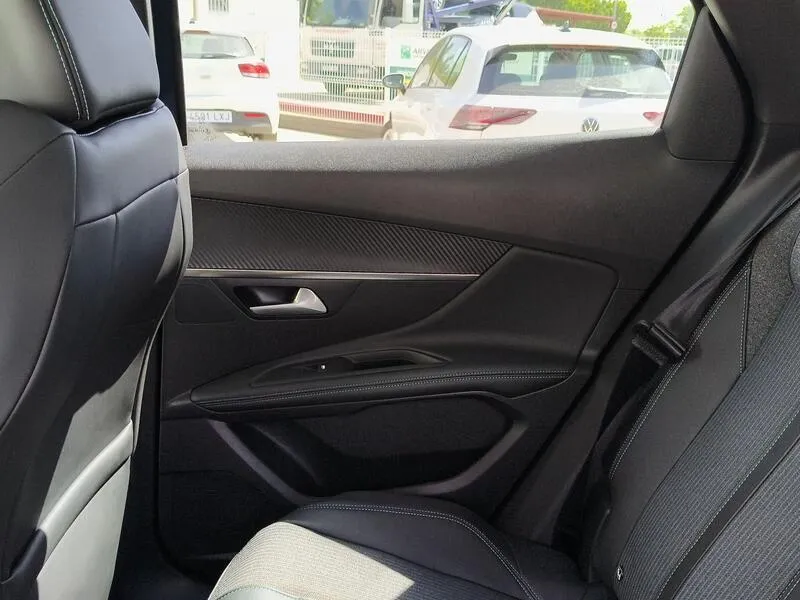 Peugeot 3008 Hybrid 225 e-EAT8 Allure - foto 32